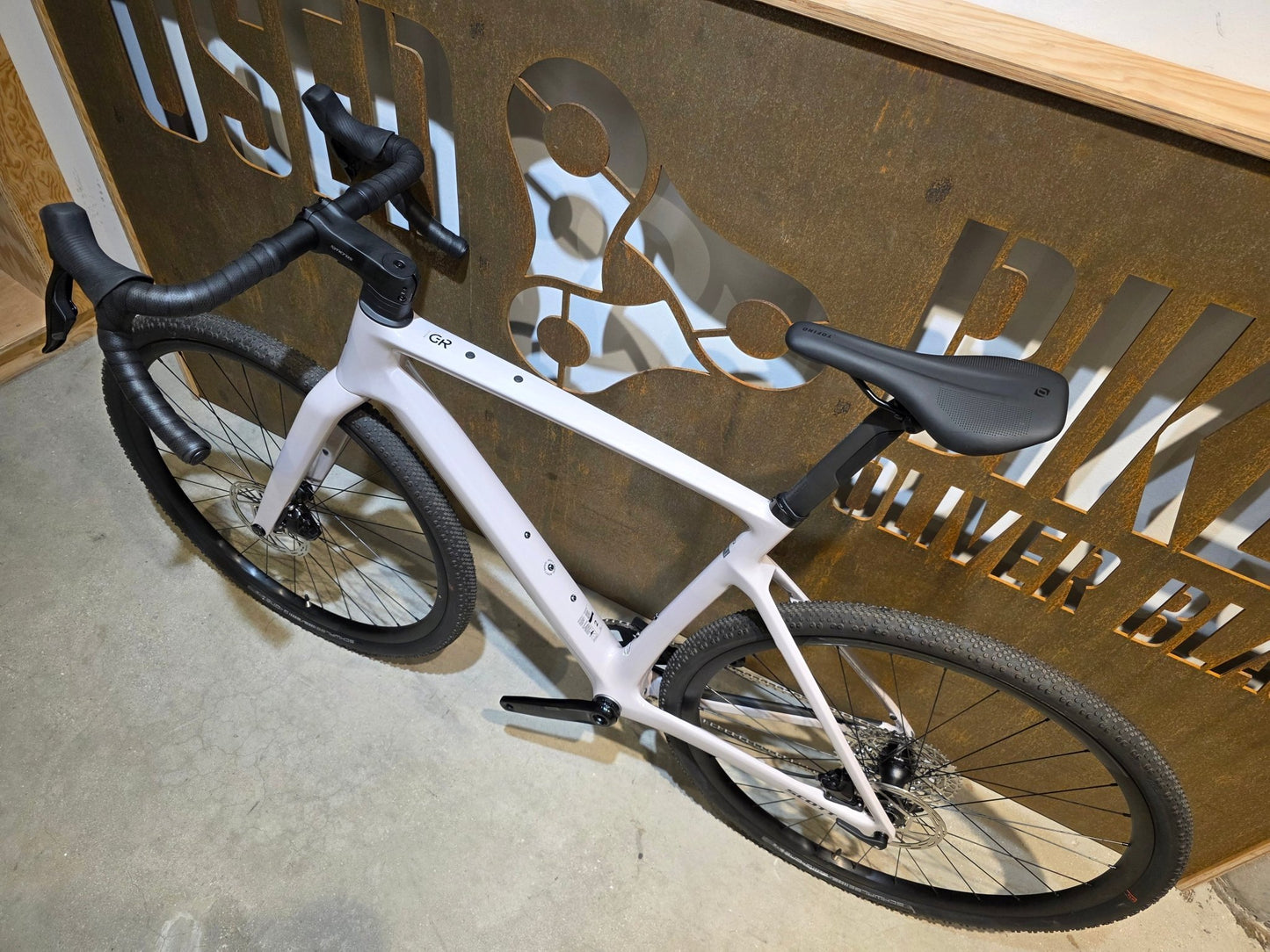 Gravel/Cyclocross von Scott, SCOTT ADDICT GRAVEL 30 / HUSHED PINK / M vor USEDBIKES - OB.DE Hintergrund