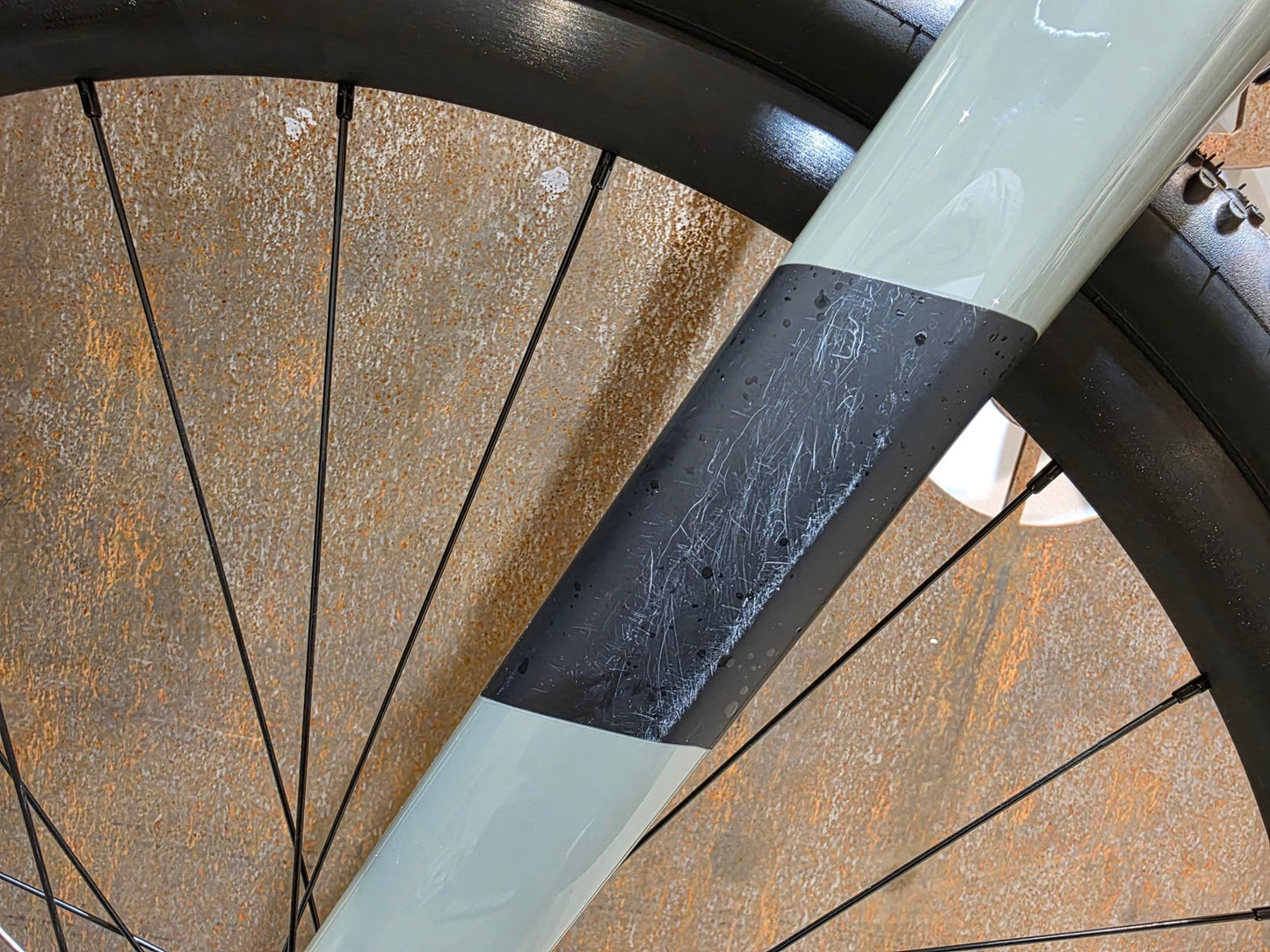 Gravel/Cyclocross von Scott, SCOTT ADDICT GRAVEL 50 / UNDERGROWT GREEN / M vor USEDBIKES - OB.DE Hintergrund