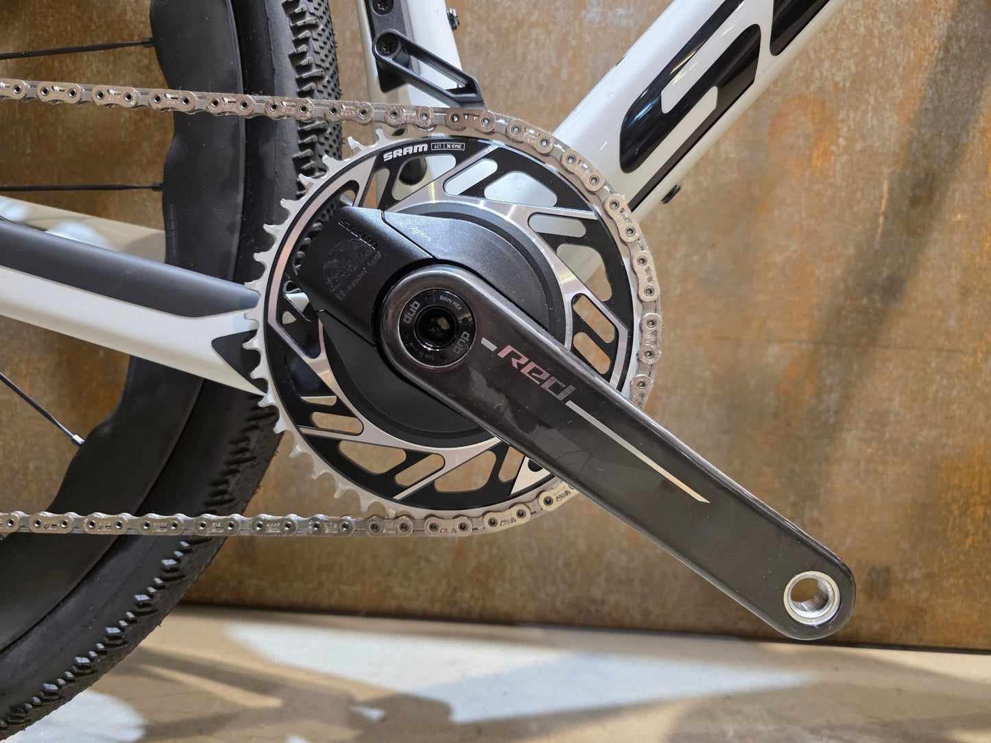 Gravel/Cyclocross von Scott, SCOTT ADDICT GRAVEL RC / BELUGA GREY / M vor USEDBIKES - OB.DE Hintergrund