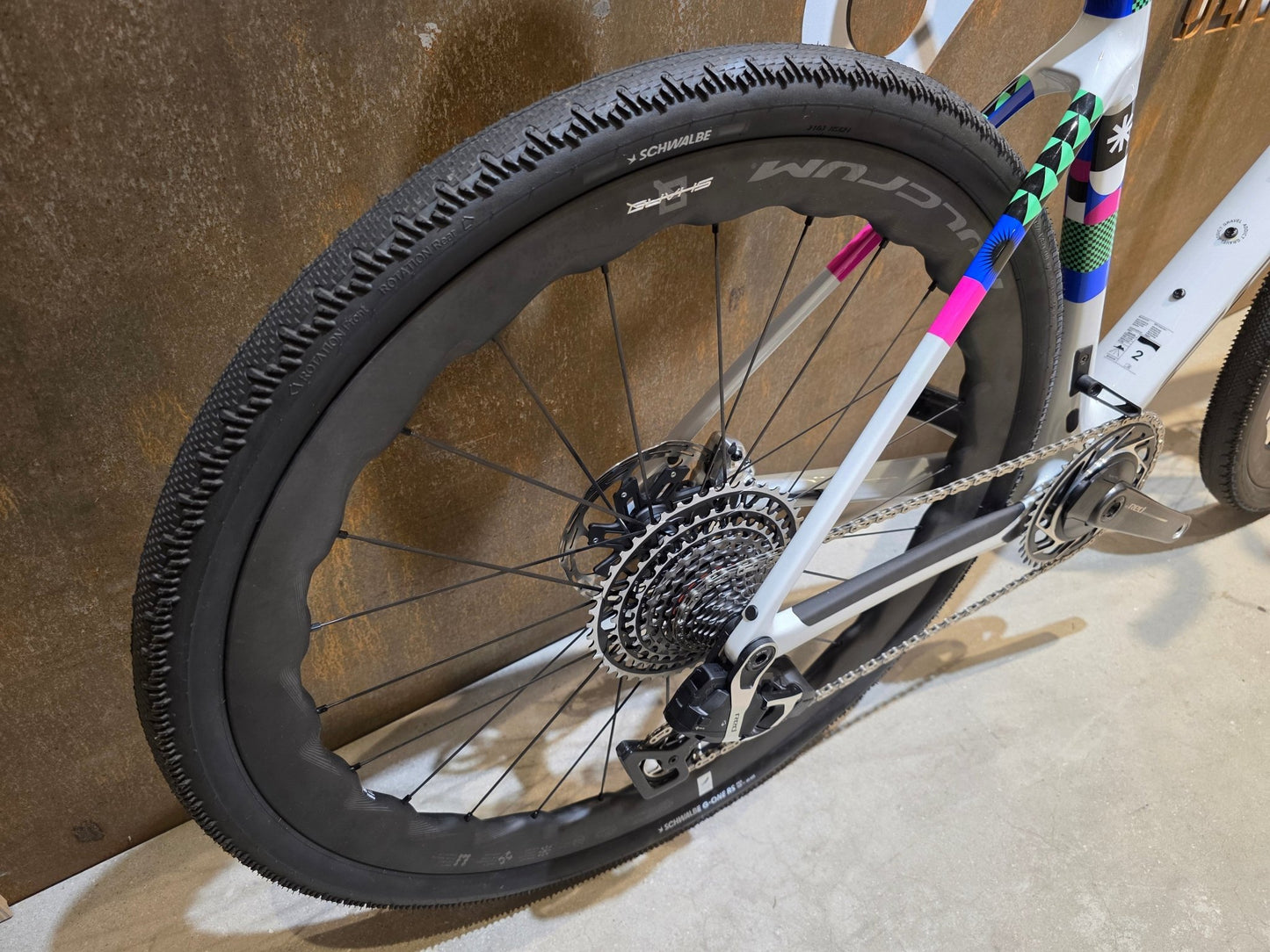 Gravel/Cyclocross von Scott, SCOTT ADDICT GRAVEL RC / BELUGA GREY / M vor USEDBIKES - OB.DE Hintergrund