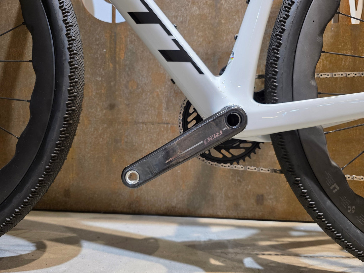Gravel/Cyclocross von Scott, SCOTT ADDICT GRAVEL RC / BELUGA GREY / M vor USEDBIKES - OB.DE Hintergrund