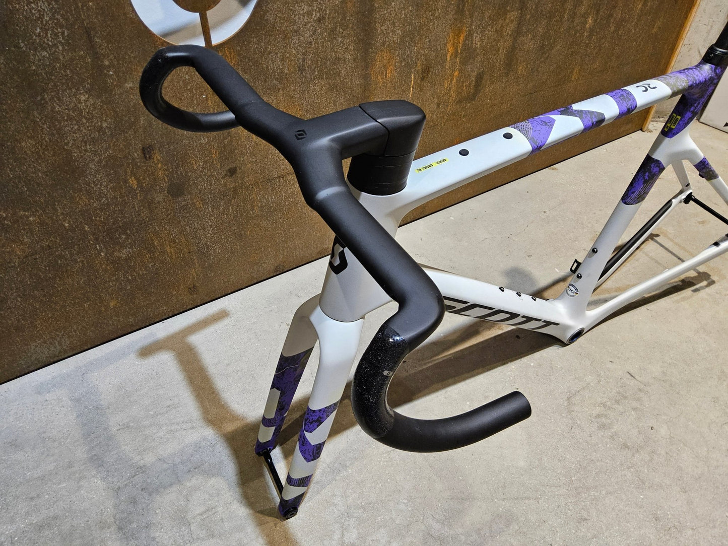 Gravel - /Cyclocrossrahmen von Scott, SCOTT ADDICT GRAVEL RC RAHMENSET / DISC / 58CM in variant_title vor USEDBIKES - OB.DE Hintergrund