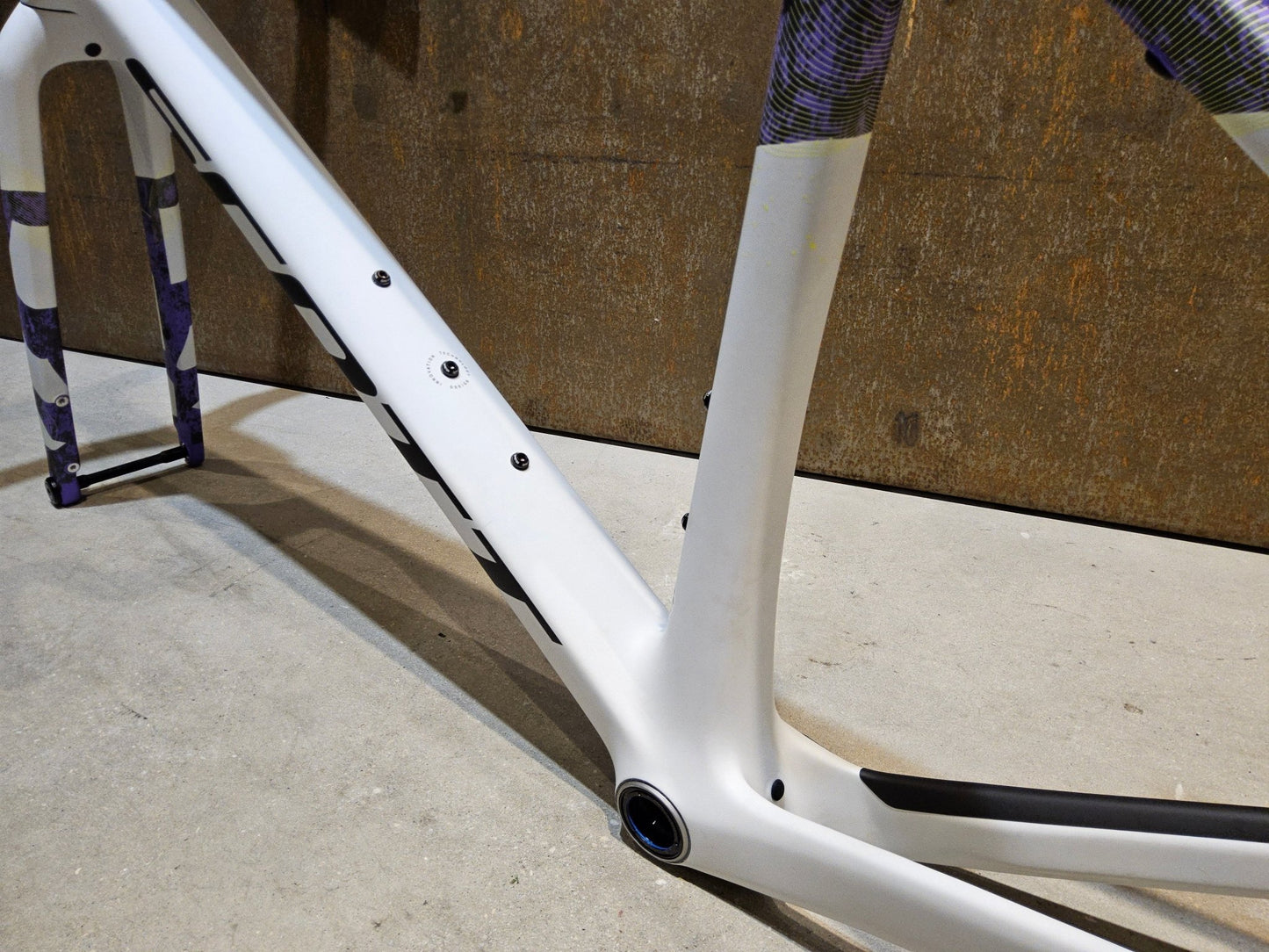 Gravel - /Cyclocrossrahmen von Scott, SCOTT ADDICT GRAVEL RC RAHMENSET / DISC / 58CM in variant_title vor USEDBIKES - OB.DE Hintergrund