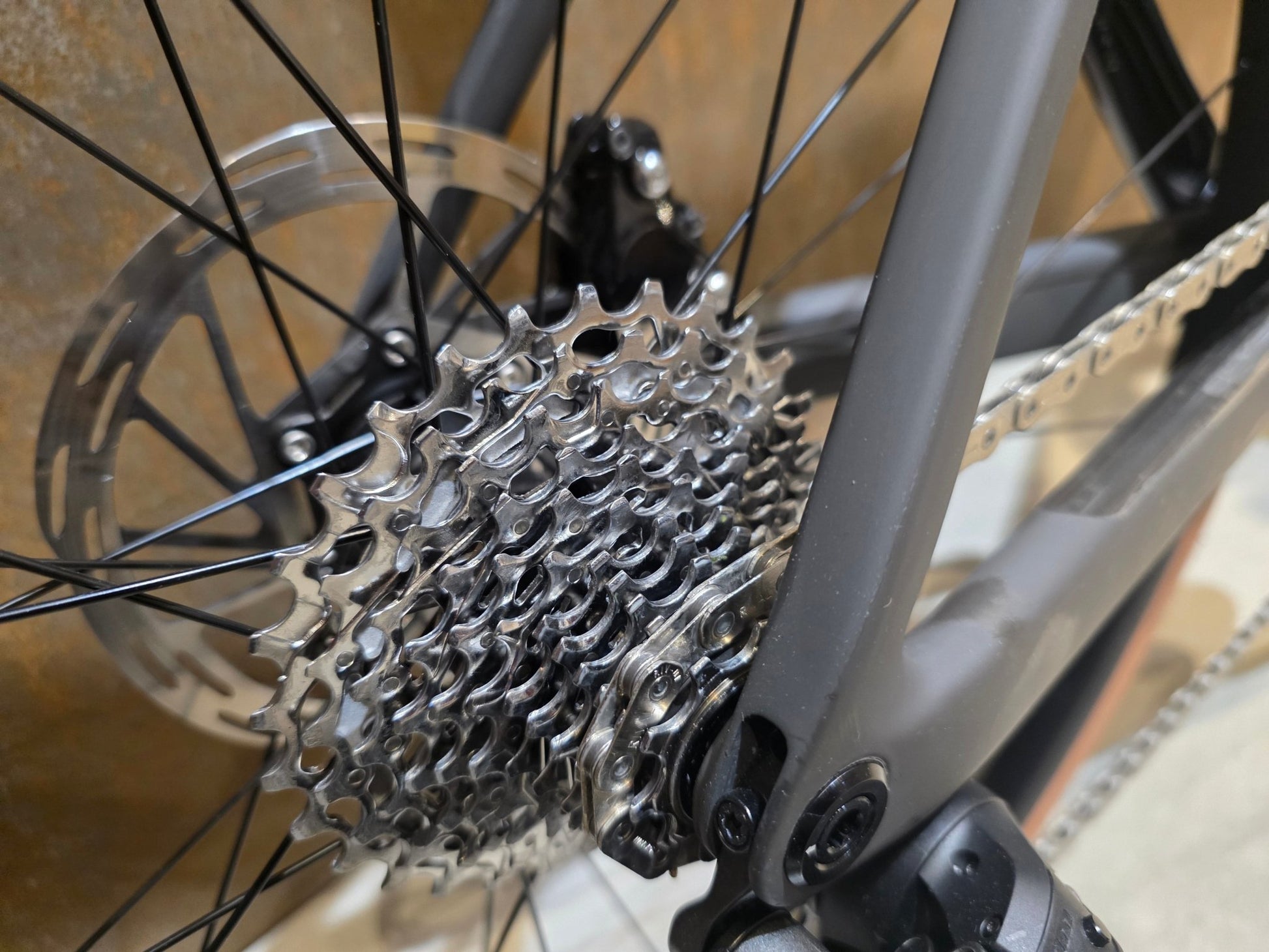 Rennrad von Scott, SCOTT ADDICT RC 30 / L vor USEDBIKES - OB.DE Hintergrund