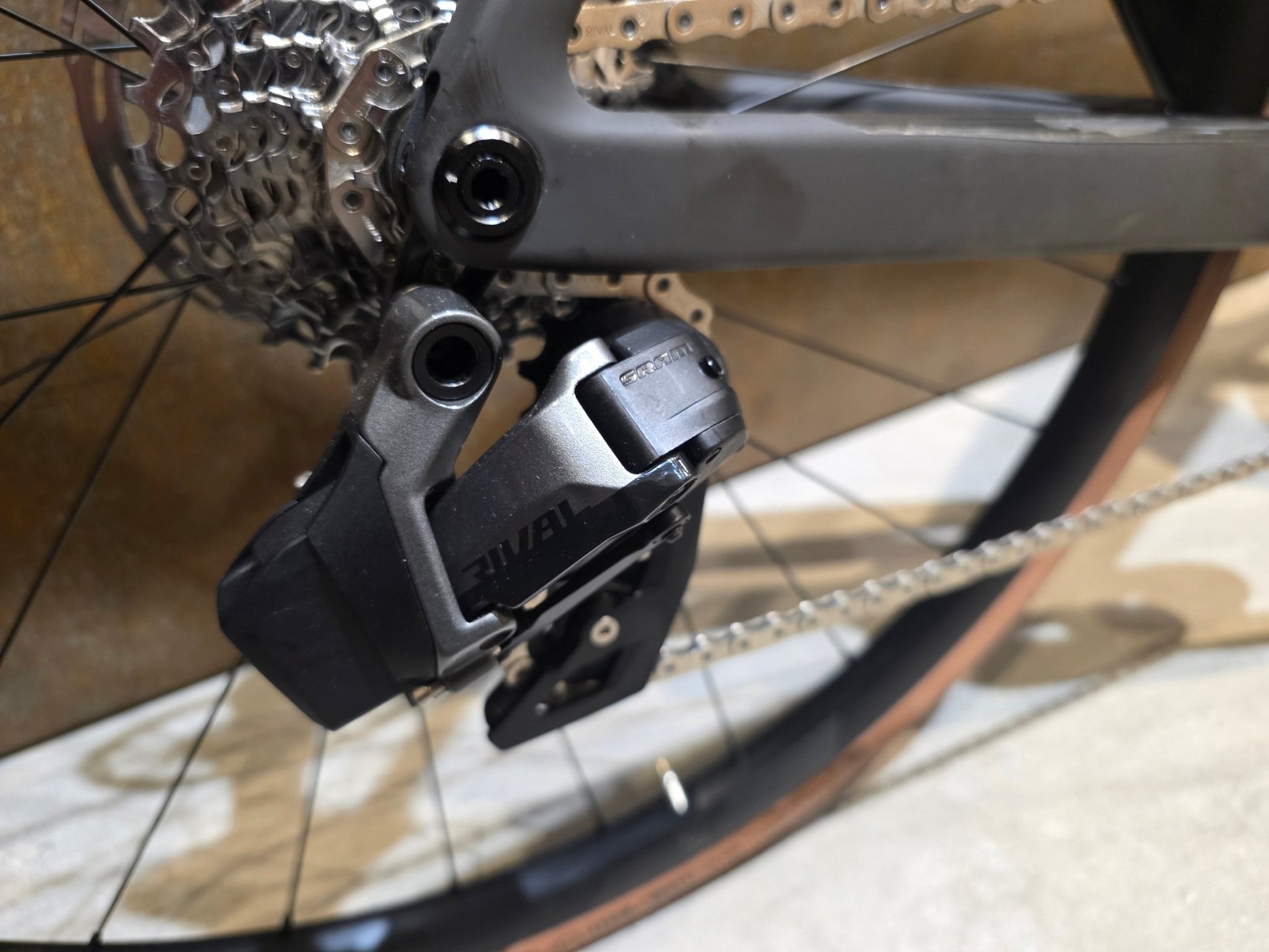 Rennrad von Scott, SCOTT ADDICT RC 30 / L vor USEDBIKES - OB.DE Hintergrund