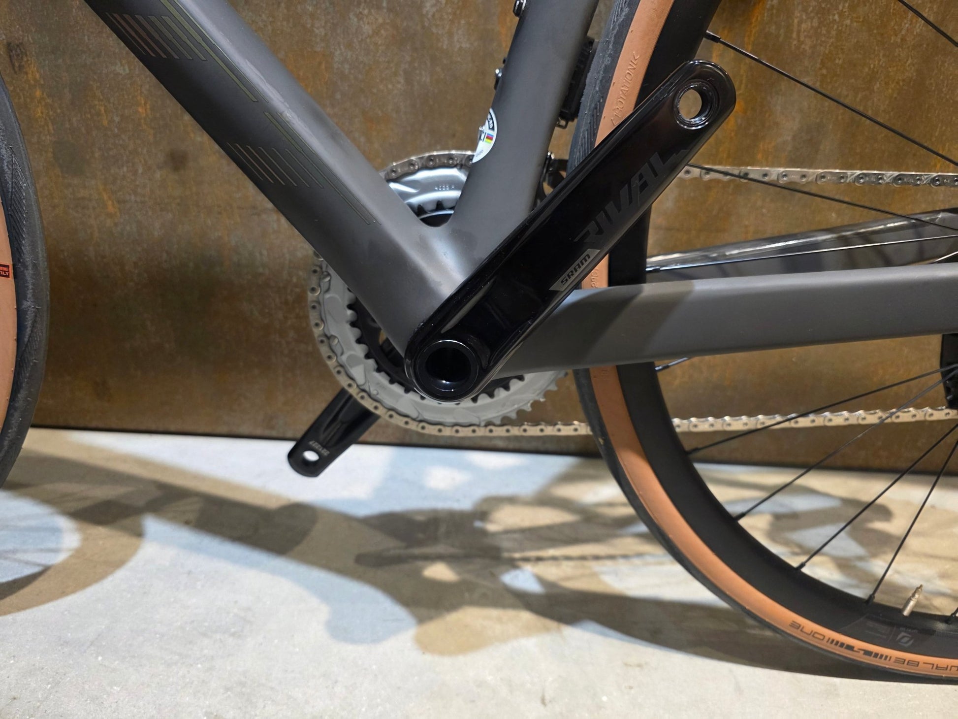 Rennrad von Scott, SCOTT ADDICT RC 30 / L vor USEDBIKES - OB.DE Hintergrund