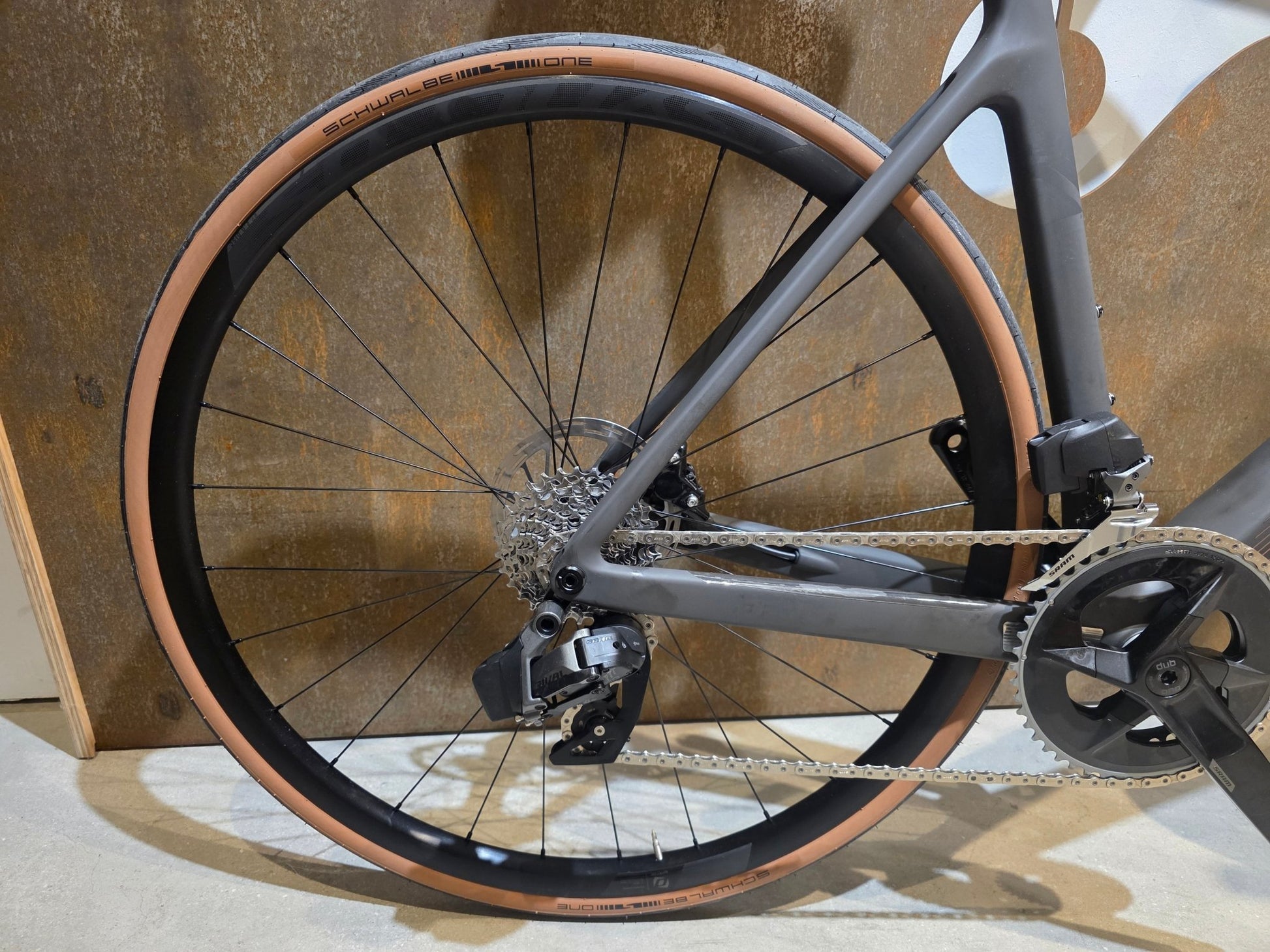 Rennrad von Scott, SCOTT ADDICT RC 30 / L vor USEDBIKES - OB.DE Hintergrund