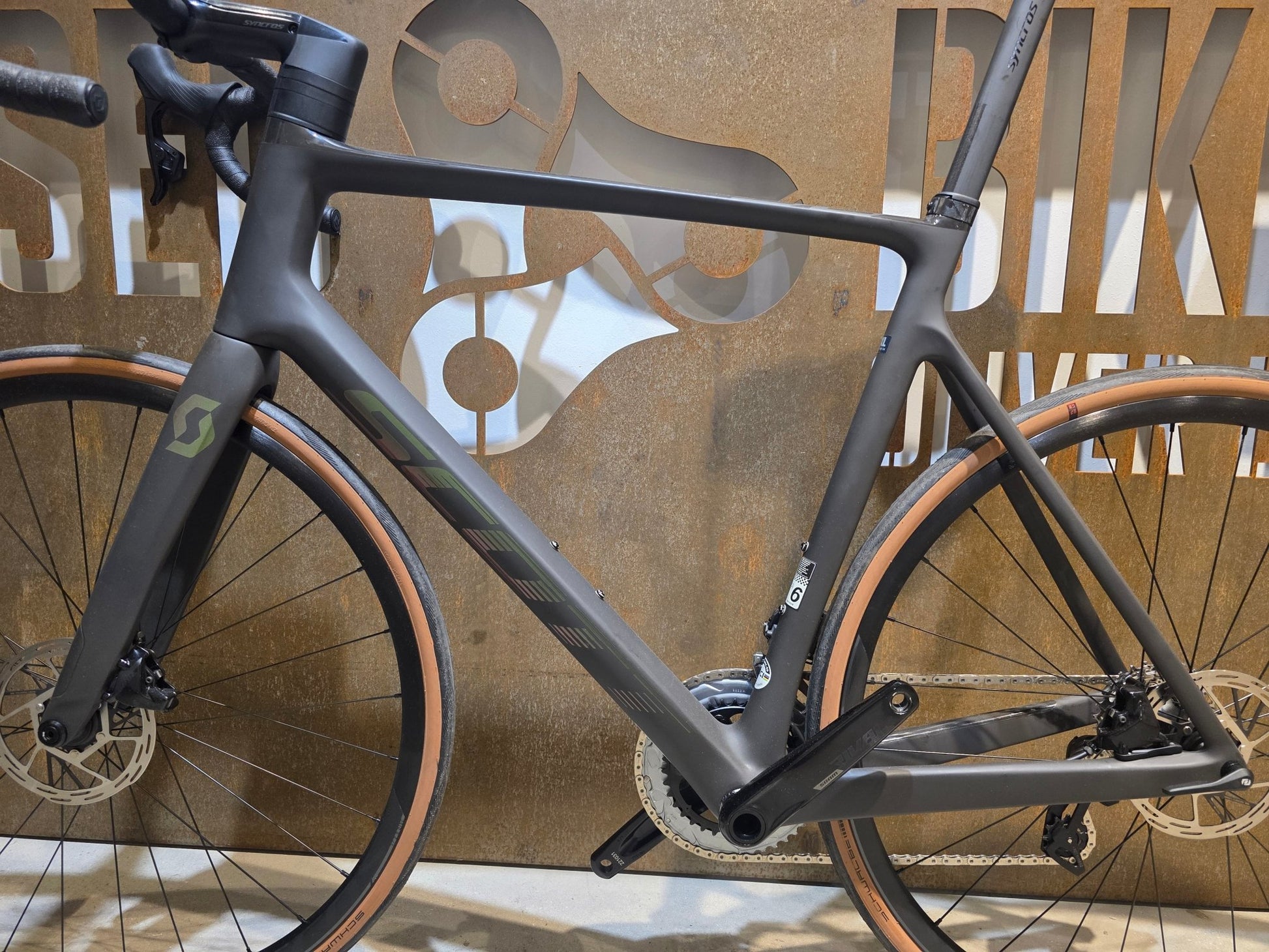 Rennrad von Scott, SCOTT ADDICT RC 30 / XXL in variant_title vor USEDBIKES - OB.DE Hintergrund