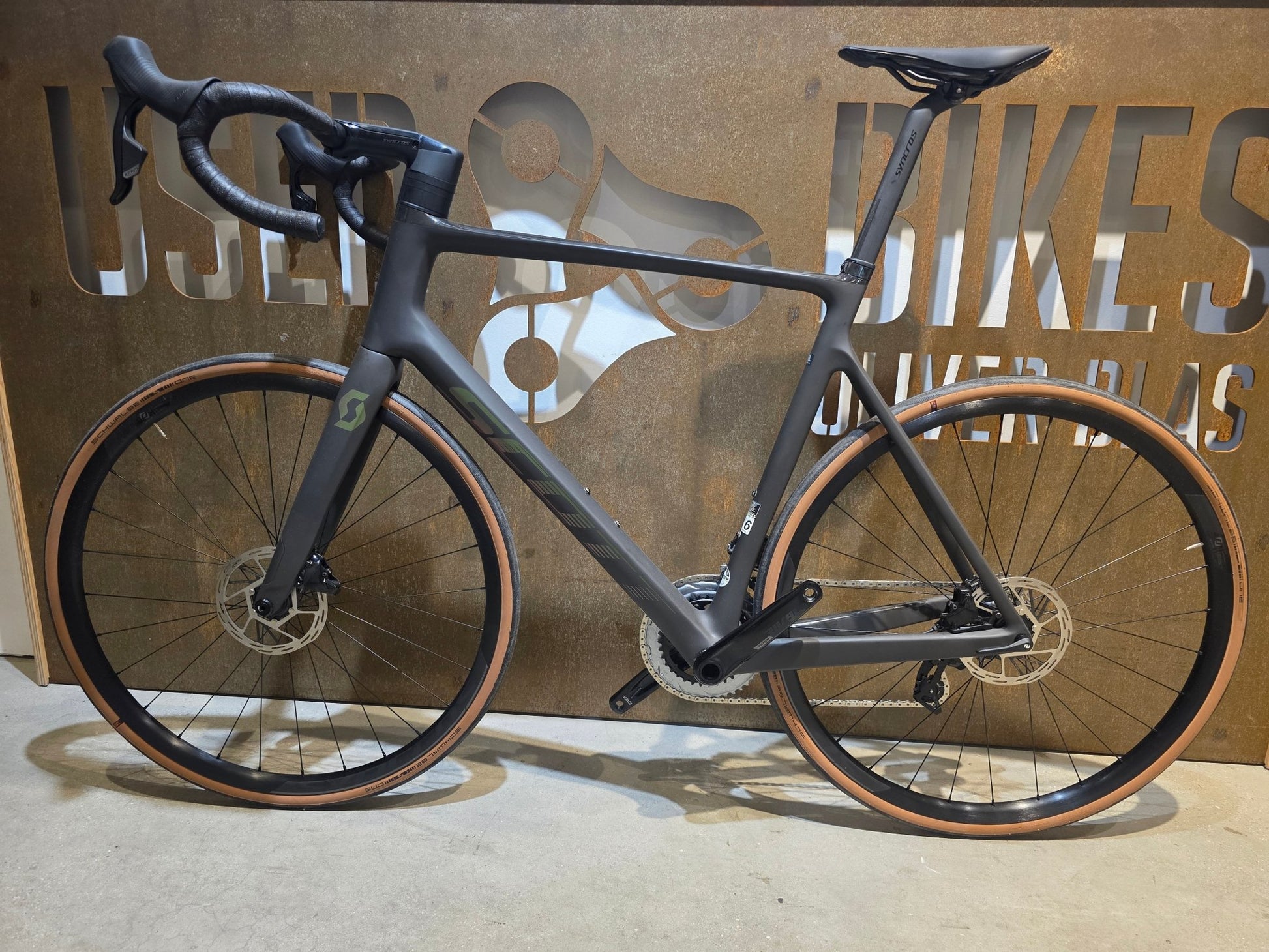 Rennrad von Scott, SCOTT ADDICT RC 30 / XXL in variant_title vor USEDBIKES - OB.DE Hintergrund