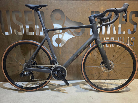 Rennrad von Scott, SCOTT ADDICT RC 30 / XXL in variant_title vor USEDBIKES - OB.DE Hintergrund