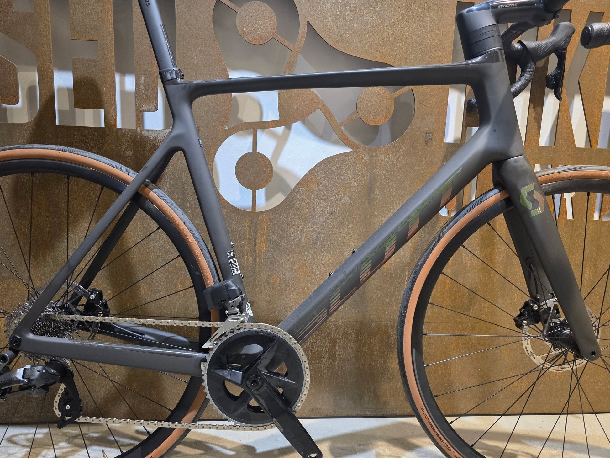 Rennrad von Scott, SCOTT ADDICT RC 30 / XXL in variant_title vor USEDBIKES - OB.DE Hintergrund