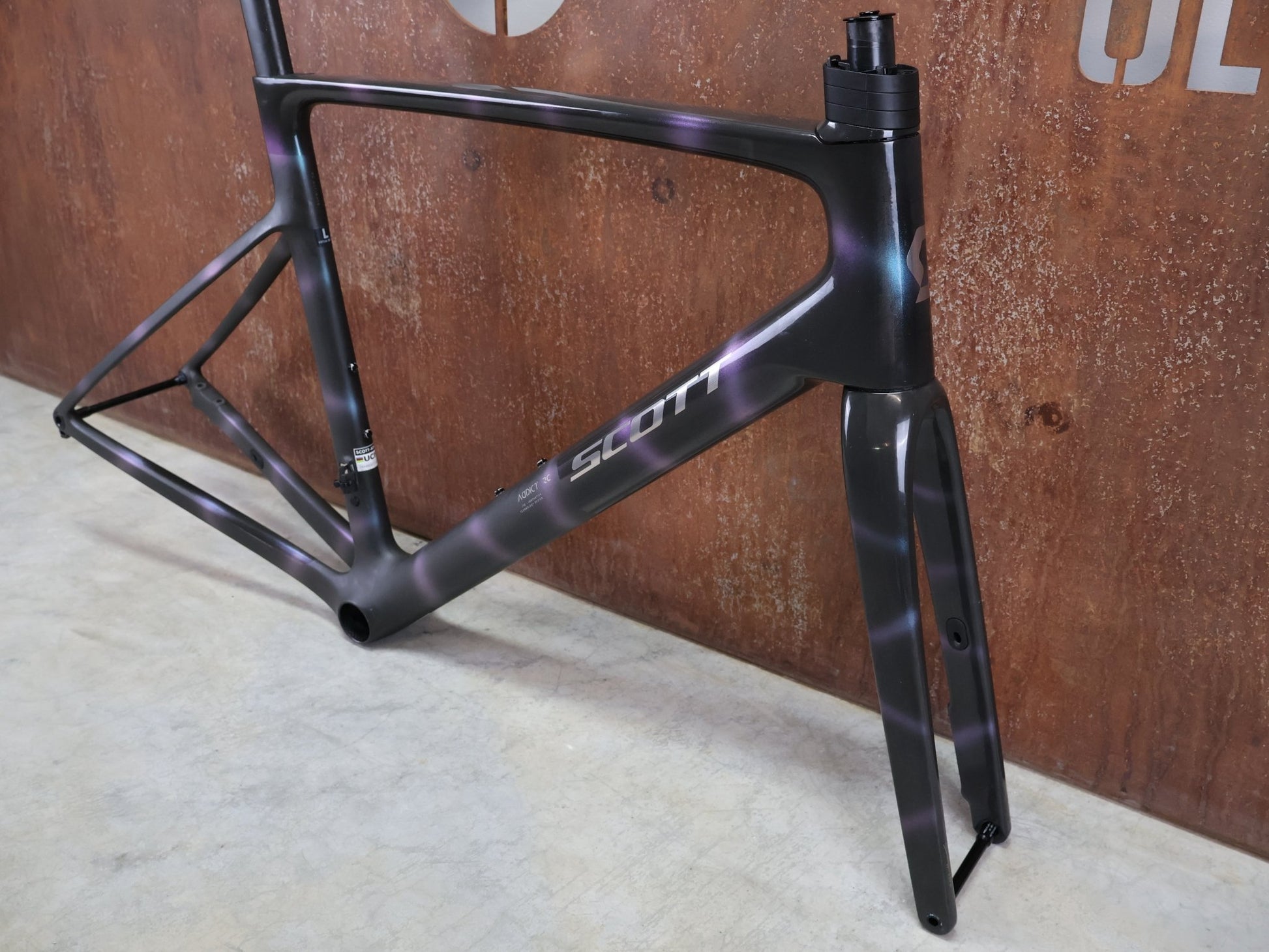 Rennradrahmen von Scott, SCOTT ADDICT RC ULTIMATE RAHMENSET / SUNBEAM BLACK / DISC / 56CM vor USEDBIKES - OB.DE Hintergrund