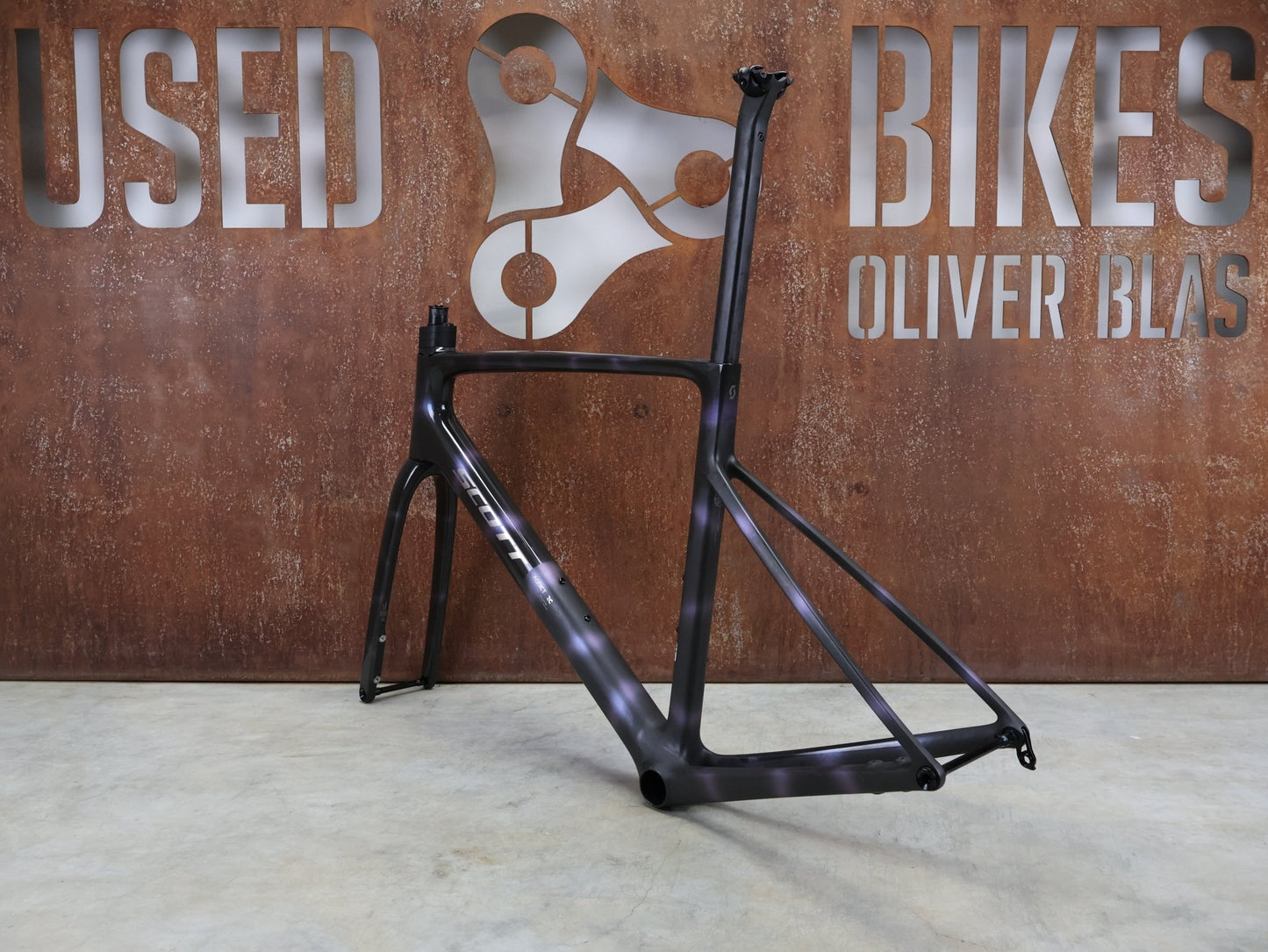 Rennradrahmen von Scott, SCOTT ADDICT RC ULTIMATE RAHMENSET / SUNBEAM BLACK / DISC / 56CM vor USEDBIKES - OB.DE Hintergrund