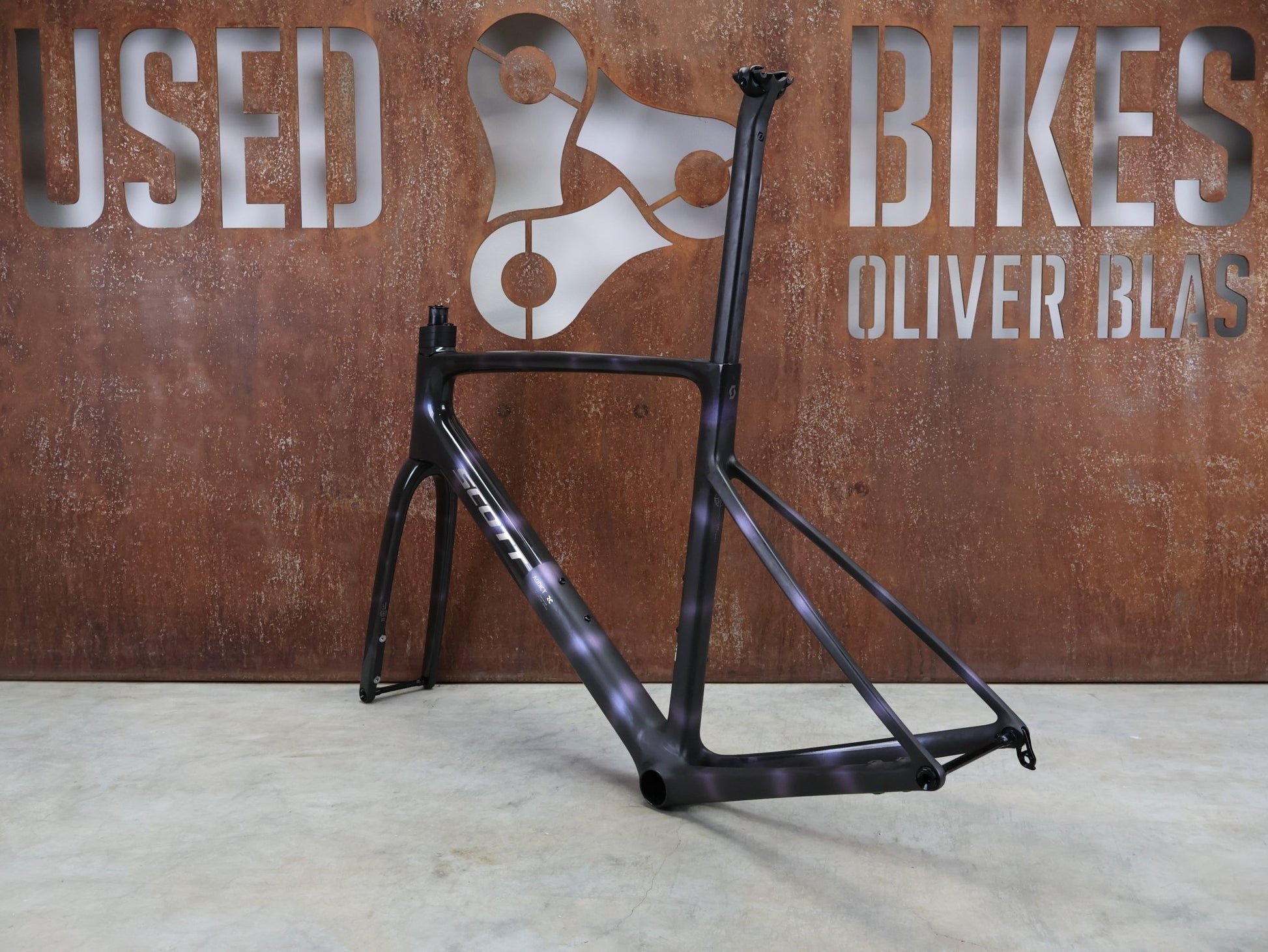 Rennradrahmen von Scott, SCOTT ADDICT RC ULTIMATE RAHMENSET / SUNBEAM BLACK / DISC / 56CM vor USEDBIKES - OB.DE Hintergrund