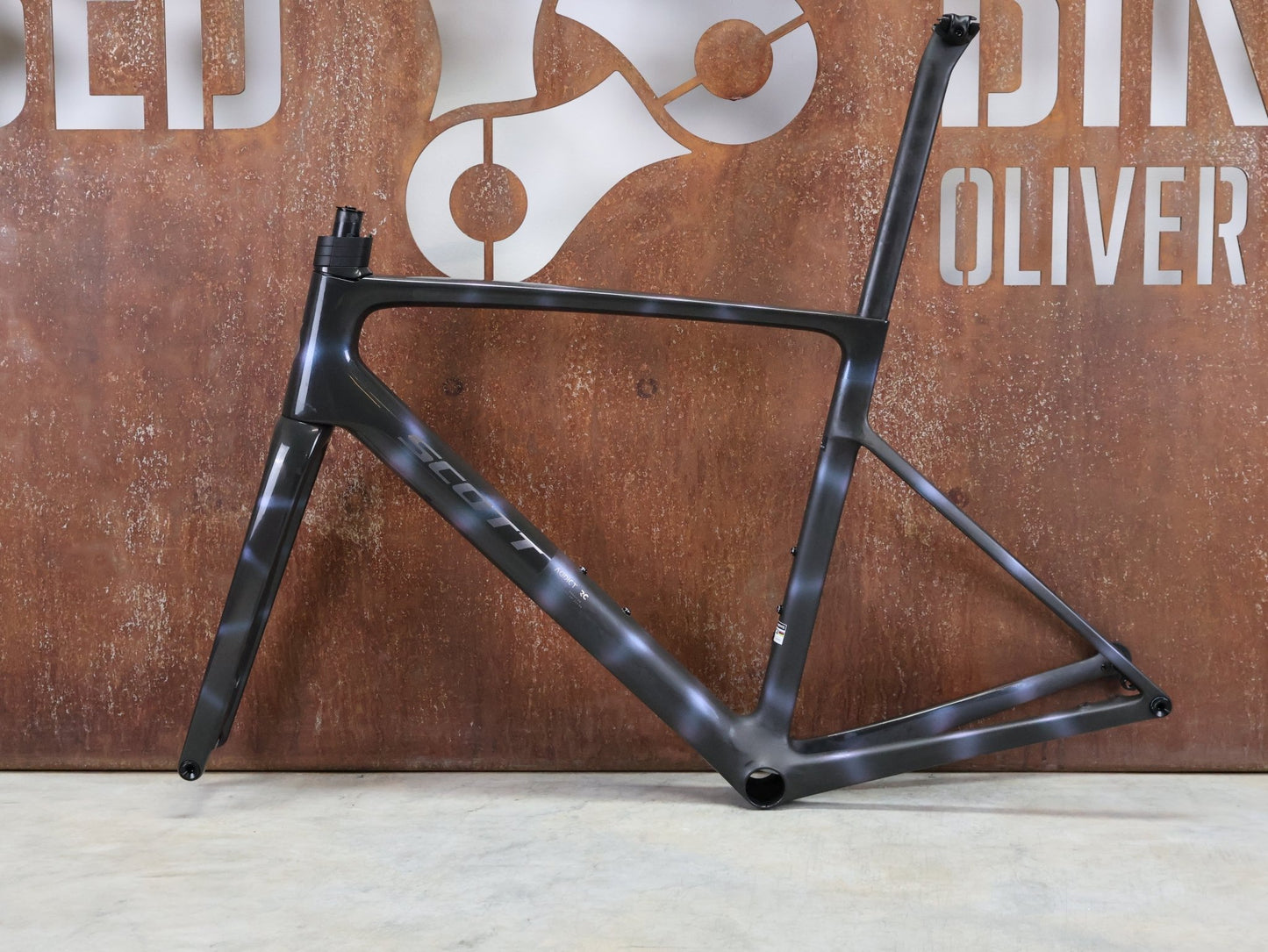 Rennradrahmen von Scott, SCOTT ADDICT RC ULTIMATE RAHMENSET / SUNBEAM BLACK / DISC / 56CM vor USEDBIKES - OB.DE Hintergrund