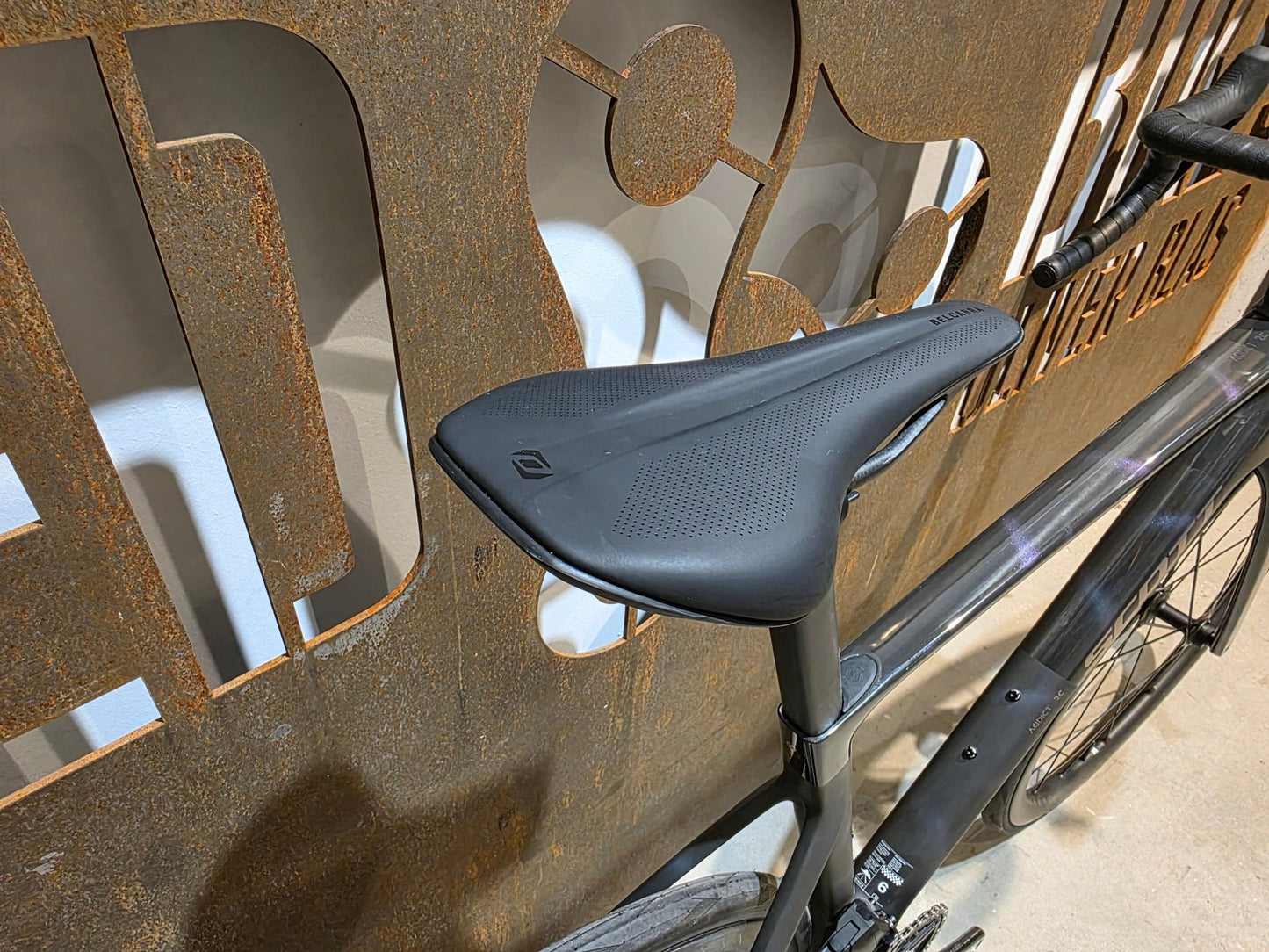 Rennrad von Scott, SCOTT ADDICT RC ULTIMATE / SUNBEAM BLACK / M vor USEDBIKES - OB.DE Hintergrund