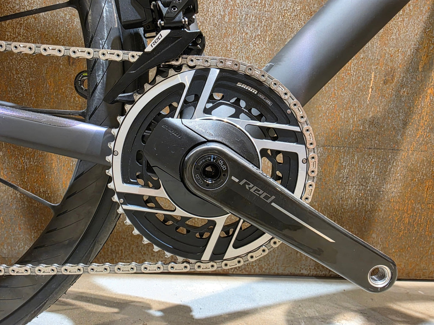 Rennrad von Scott, SCOTT ADDICT RC ULTIMATE / SUNBEAM BLACK / M vor USEDBIKES - OB.DE Hintergrund
