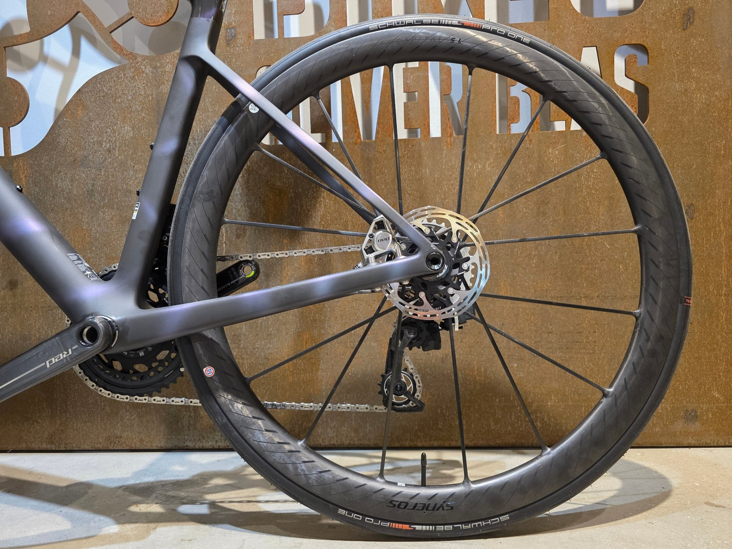 Rennrad von Scott, SCOTT ADDICT RC ULTIMATE / SUNBEAM BLACK / M vor USEDBIKES - OB.DE Hintergrund
