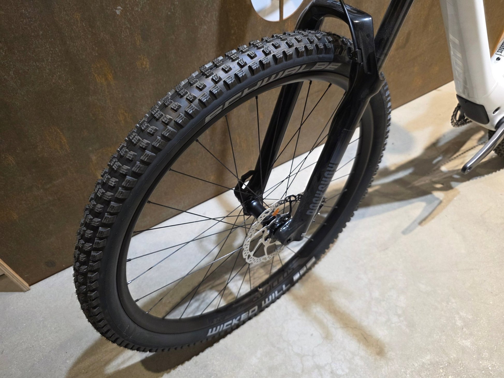 Mountainbike von Scott, SCOTT CONTESSA SPARK 930 / M vor USEDBIKES - OB.DE Hintergrund