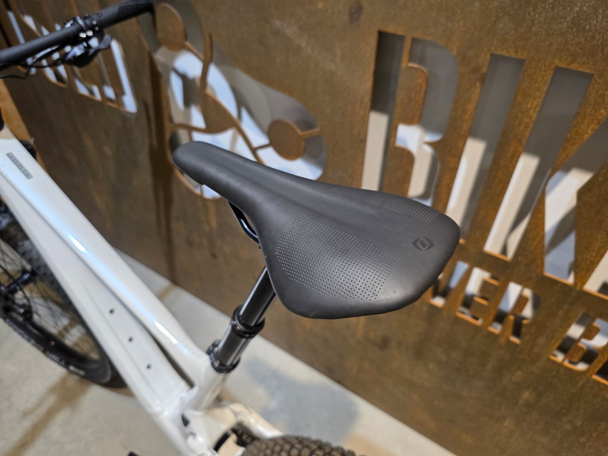 Mountainbike von Scott, SCOTT CONTESSA SPARK 930 / M vor USEDBIKES - OB.DE Hintergrund