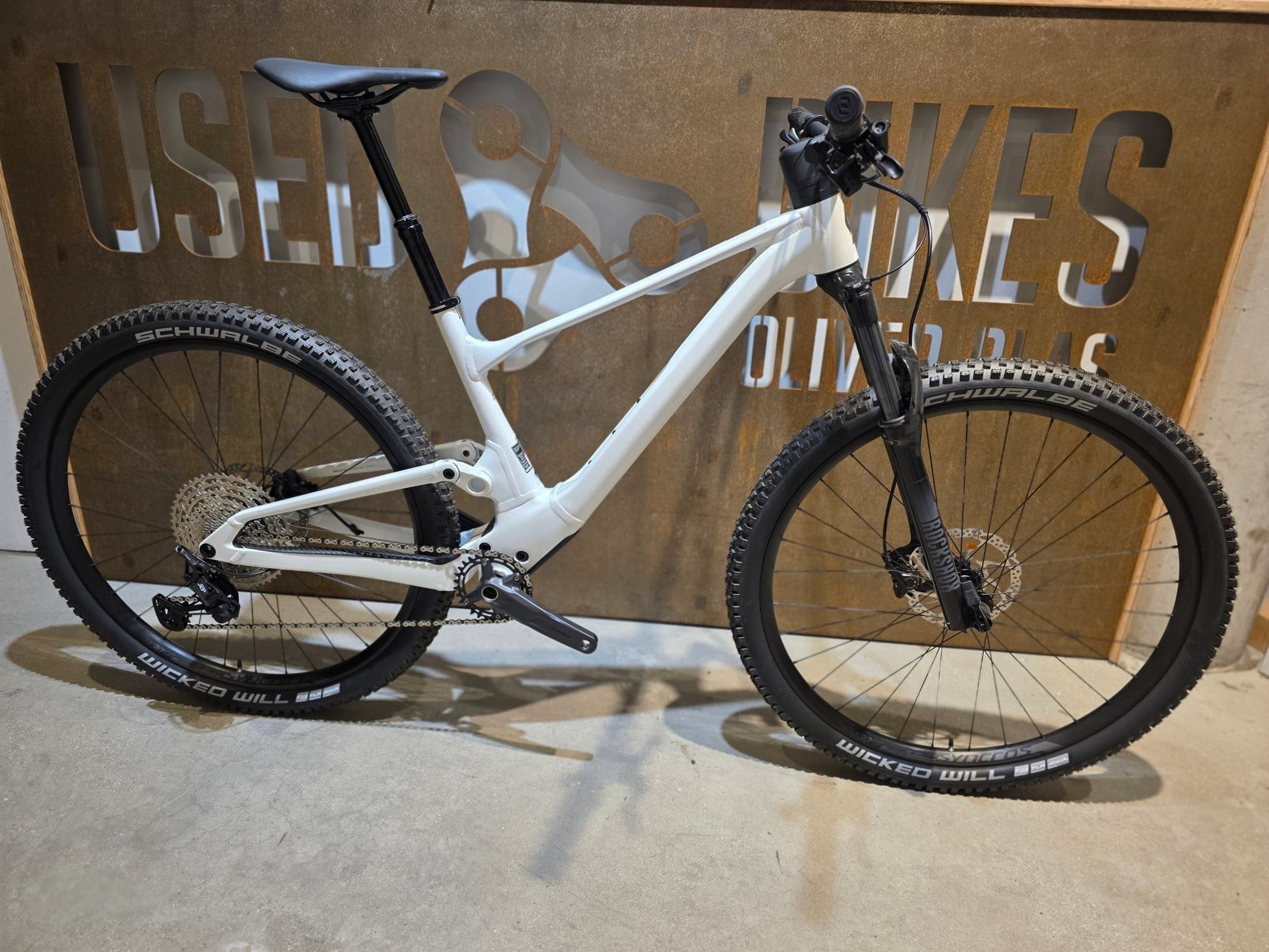 Mountainbike von Scott, SCOTT CONTESSA SPARK 930 / M vor USEDBIKES - OB.DE Hintergrund