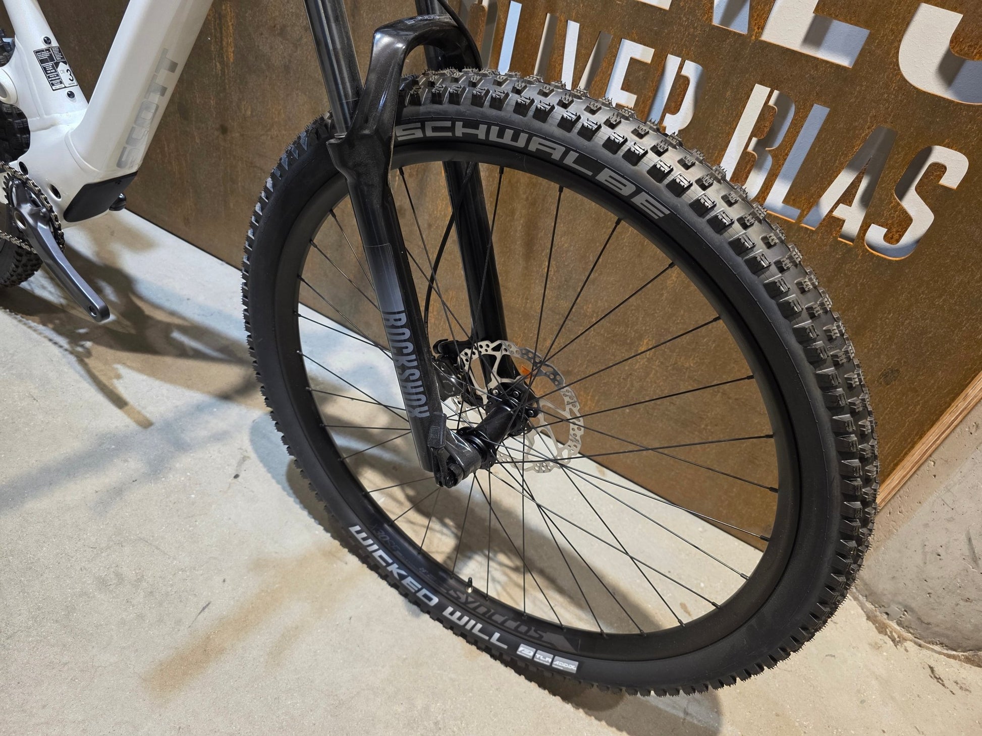 Mountainbike von Scott, SCOTT CONTESSA SPARK 930 / M vor USEDBIKES - OB.DE Hintergrund