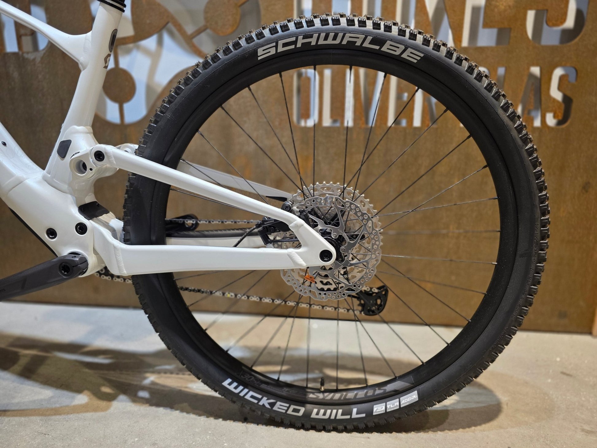 Mountainbike von Scott, SCOTT CONTESSA SPARK 930 / M vor USEDBIKES - OB.DE Hintergrund