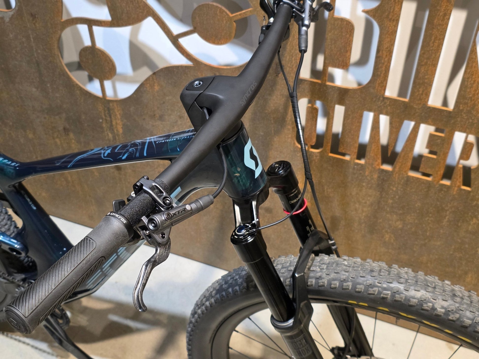 Mountainbike von Scott, SCOTT CONTESSA SPARK RC WORLD CUP / X0 TRANSMISSION / S vor USEDBIKES - OB.DE Hintergrund