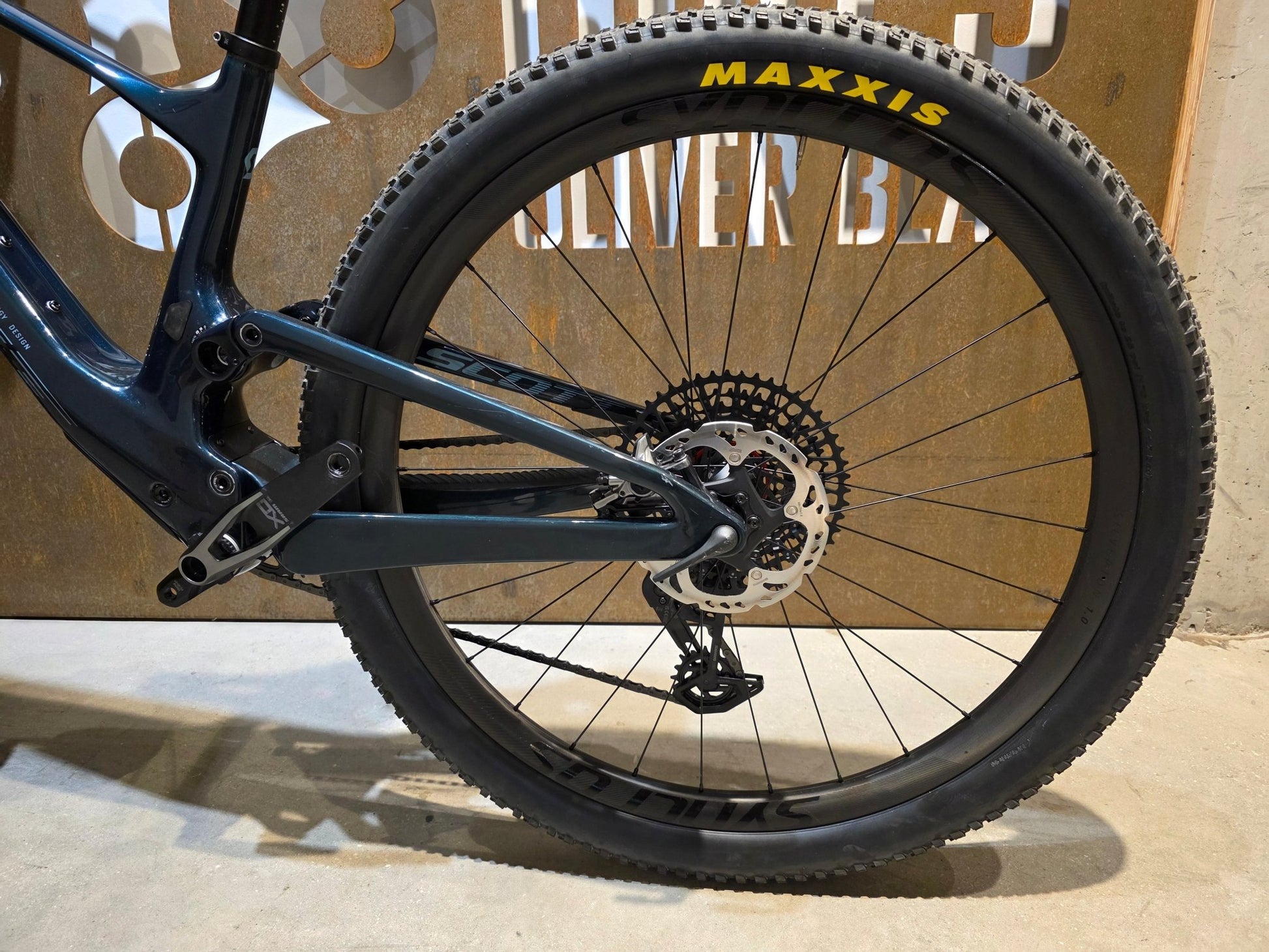 Mountainbike von Scott, SCOTT CONTESSA SPARK RC WORLD CUP / X0 TRANSMISSION / S vor USEDBIKES - OB.DE Hintergrund