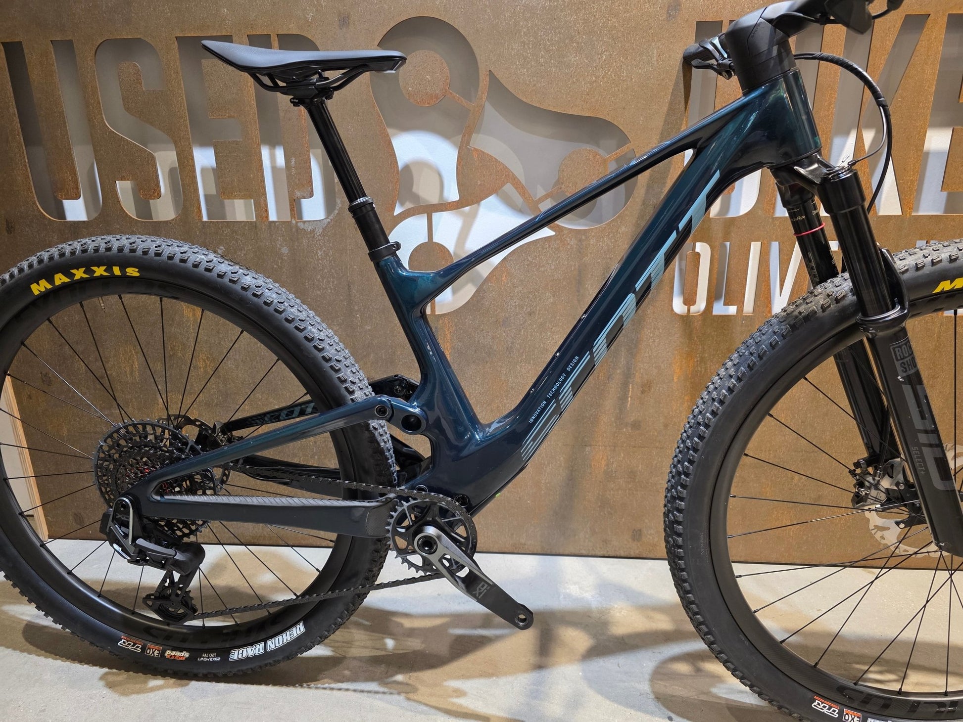 Mountainbike von Scott, SCOTT CONTESSA SPARK RC WORLD CUP / X0 TRANSMISSION / S vor USEDBIKES - OB.DE Hintergrund