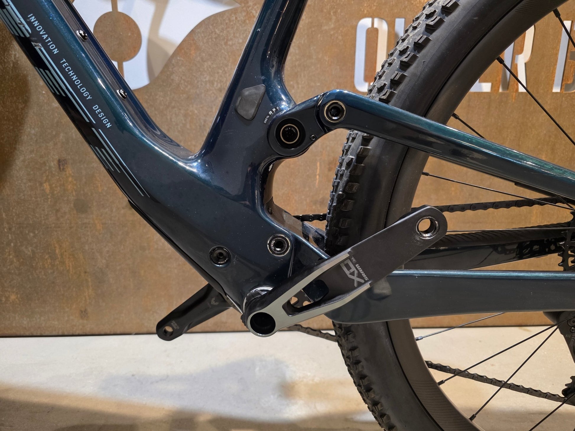 Mountainbike von Scott, SCOTT CONTESSA SPARK RC WORLD CUP / X0 TRANSMISSION / S vor USEDBIKES - OB.DE Hintergrund