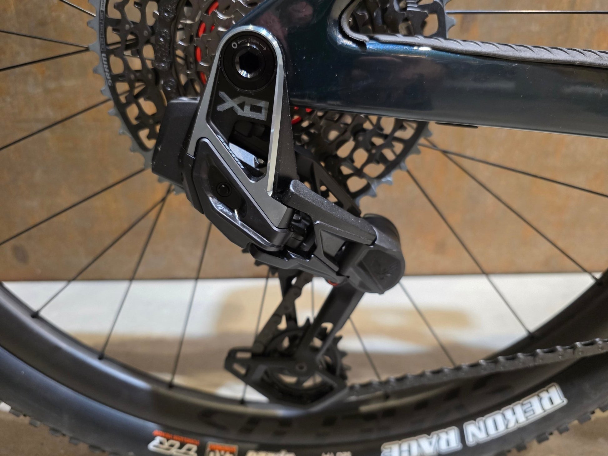 Mountainbike von Scott, SCOTT CONTESSA SPARK RC WORLD CUP / X0 TRANSMISSION / S vor USEDBIKES - OB.DE Hintergrund