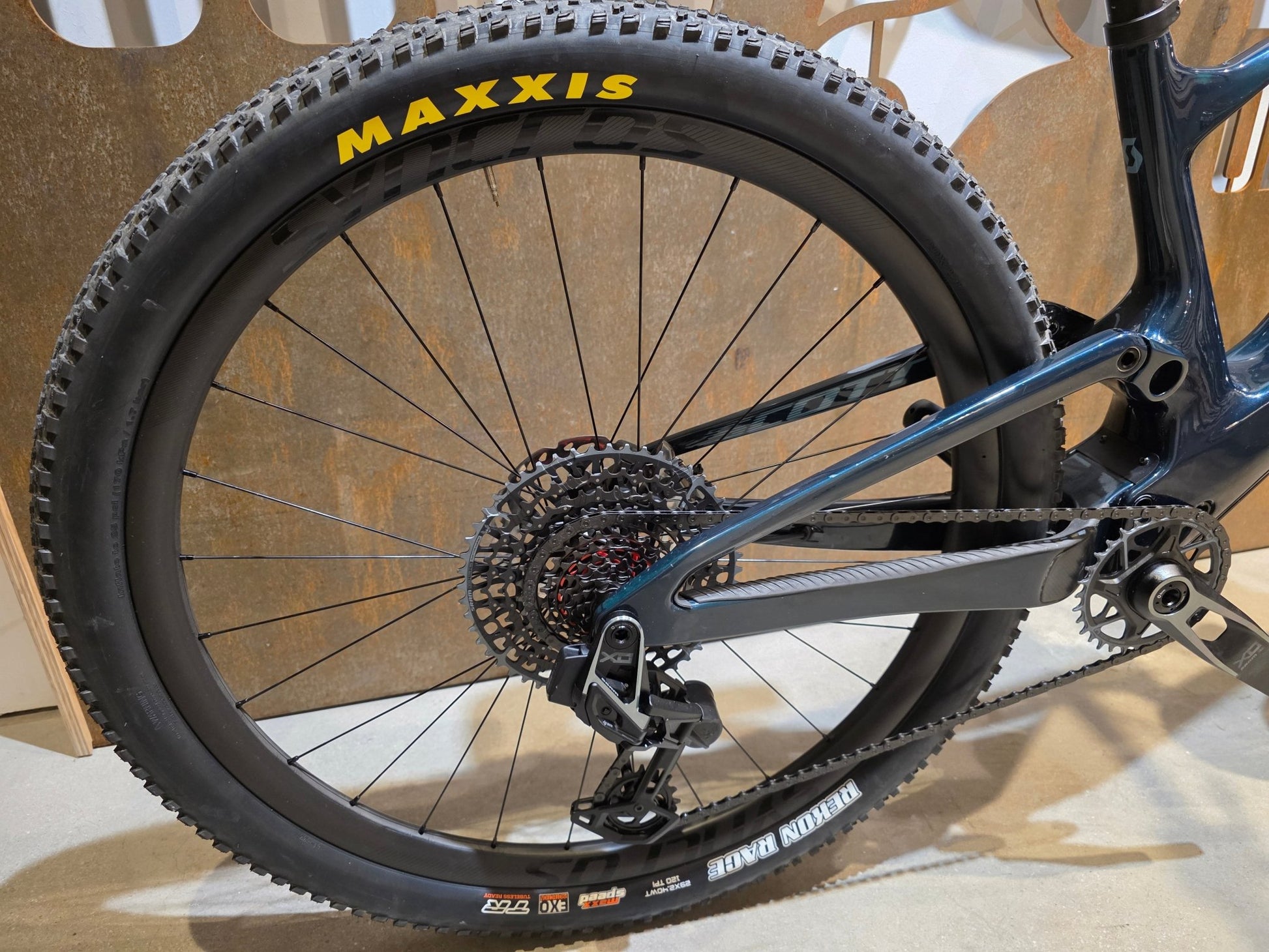 Mountainbike von Scott, SCOTT CONTESSA SPARK RC WORLD CUP / X0 TRANSMISSION / S vor USEDBIKES - OB.DE Hintergrund
