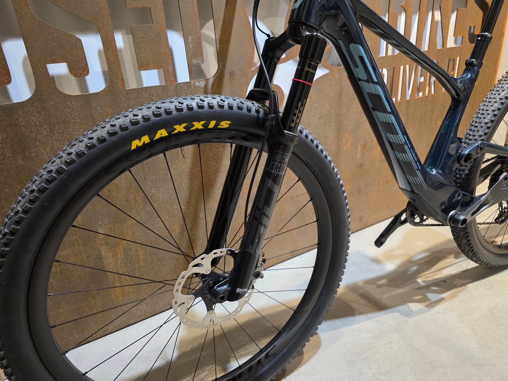 Mountainbike von Scott, SCOTT CONTESSA SPARK RC WORLD CUP / X0 TRANSMISSION / S vor USEDBIKES - OB.DE Hintergrund