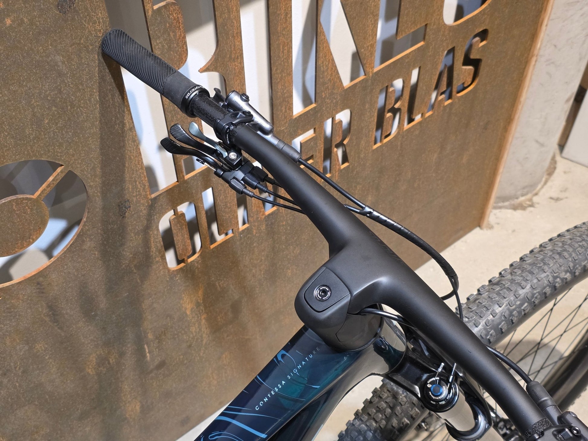 Mountainbike von Scott, SCOTT CONTESSA SPARK RC WORLD CUP / X0 TRANSMISSION / S vor USEDBIKES - OB.DE Hintergrund