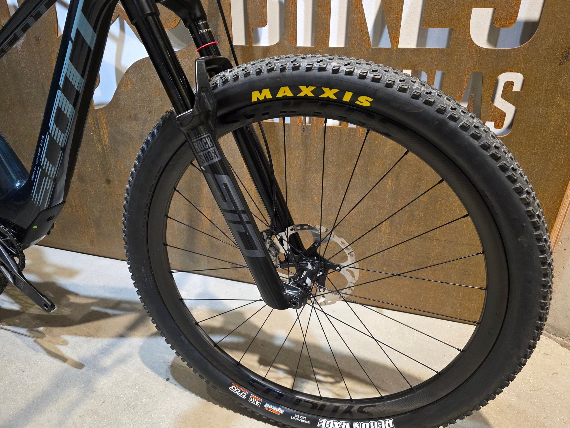 Mountainbike von Scott, SCOTT CONTESSA SPARK RC WORLD CUP / X0 TRANSMISSION / S vor USEDBIKES - OB.DE Hintergrund