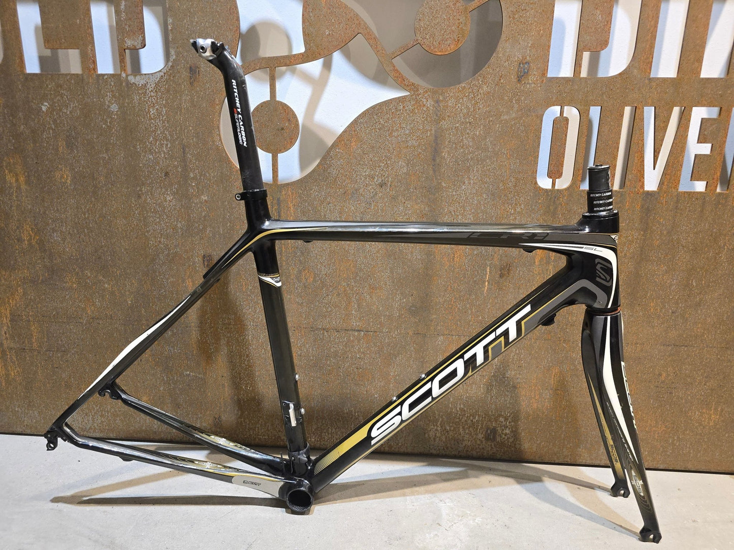 Rennradrahmen von Scott, SCOTT CR1 SL CARBON RAHMENSET / FELGENBREMSE / 52CM in variant_title vor USEDBIKES - OB.DE Hintergrund