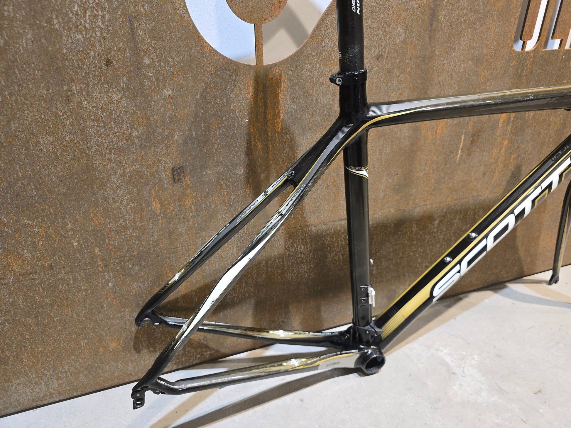 Rennradrahmen von Scott, SCOTT CR1 SL CARBON RAHMENSET / FELGENBREMSE / 52CM in variant_title vor USEDBIKES - OB.DE Hintergrund