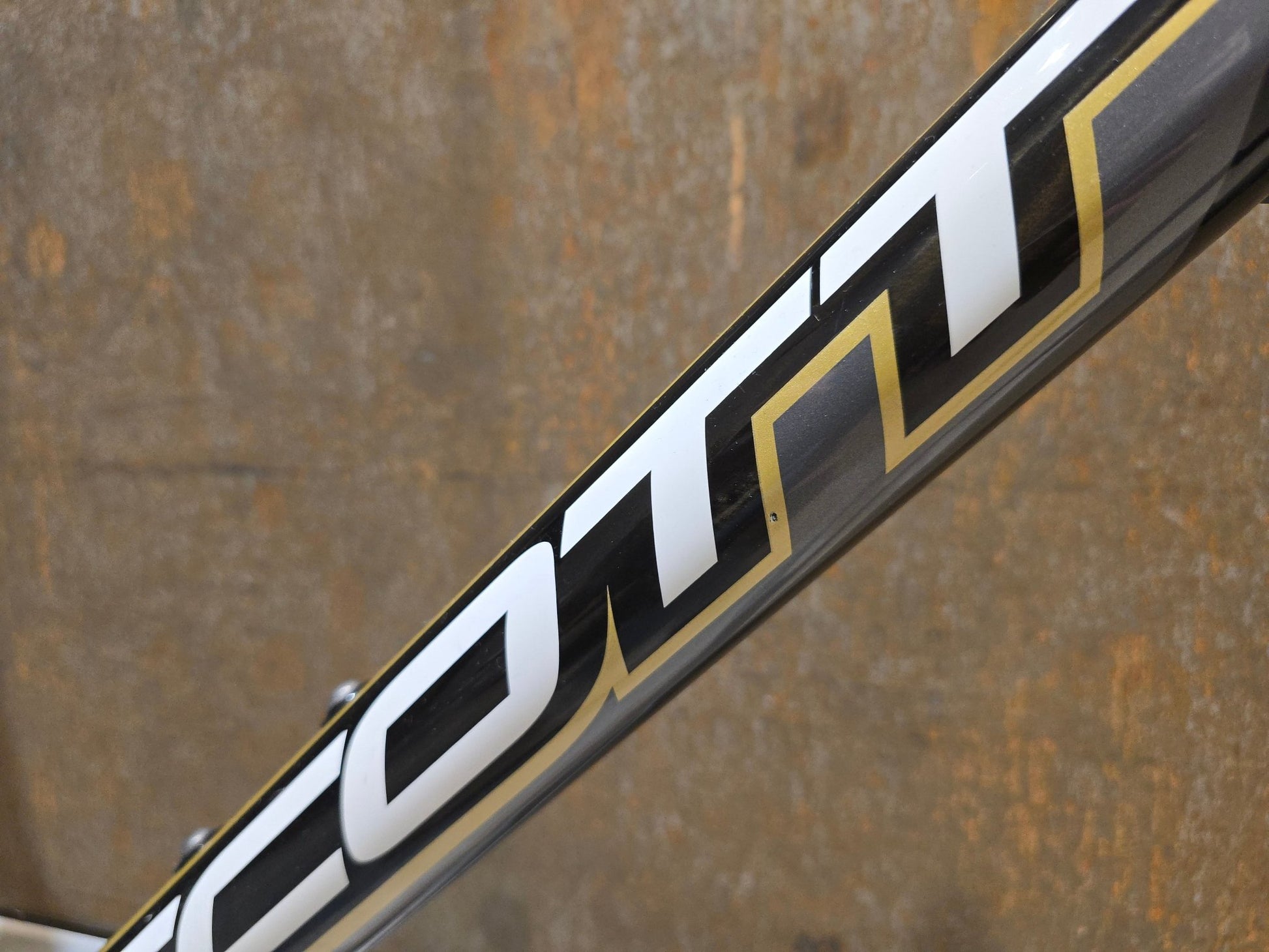 Rennradrahmen von Scott, SCOTT CR1 SL CARBON RAHMENSET / FELGENBREMSE / 52CM in variant_title vor USEDBIKES - OB.DE Hintergrund