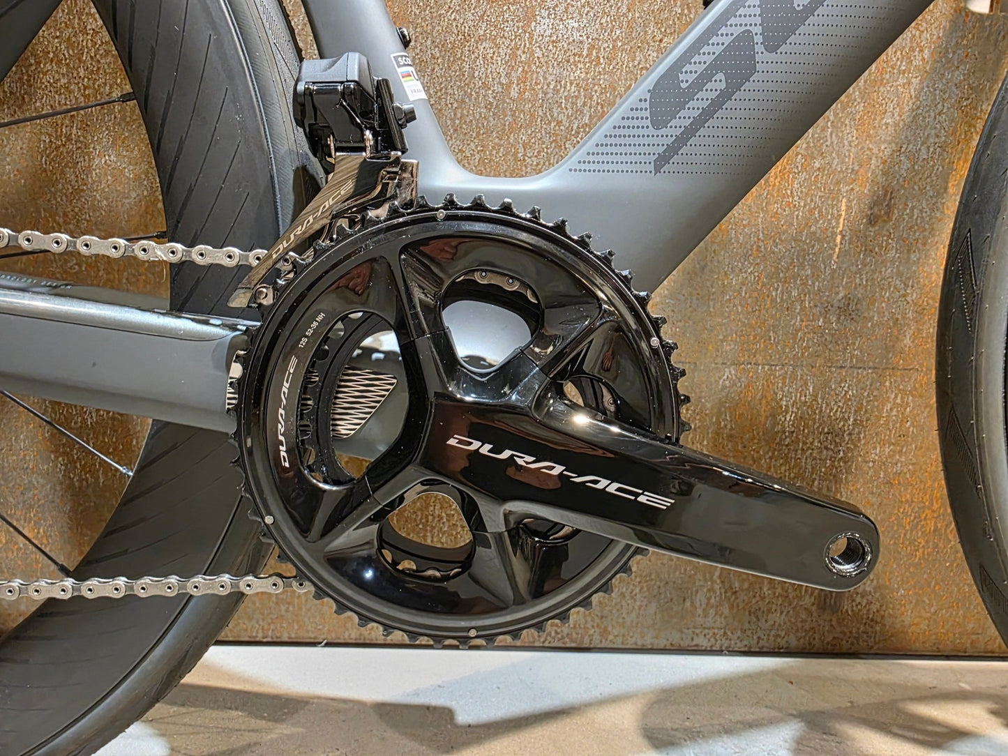 Rennrad von Scott, SCOTT FOIL RC PRO / M vor USEDBIKES - OB.DE Hintergrund