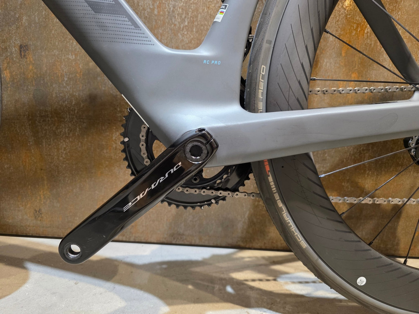 Rennrad von Scott, SCOTT FOIL RC PRO / M vor USEDBIKES - OB.DE Hintergrund