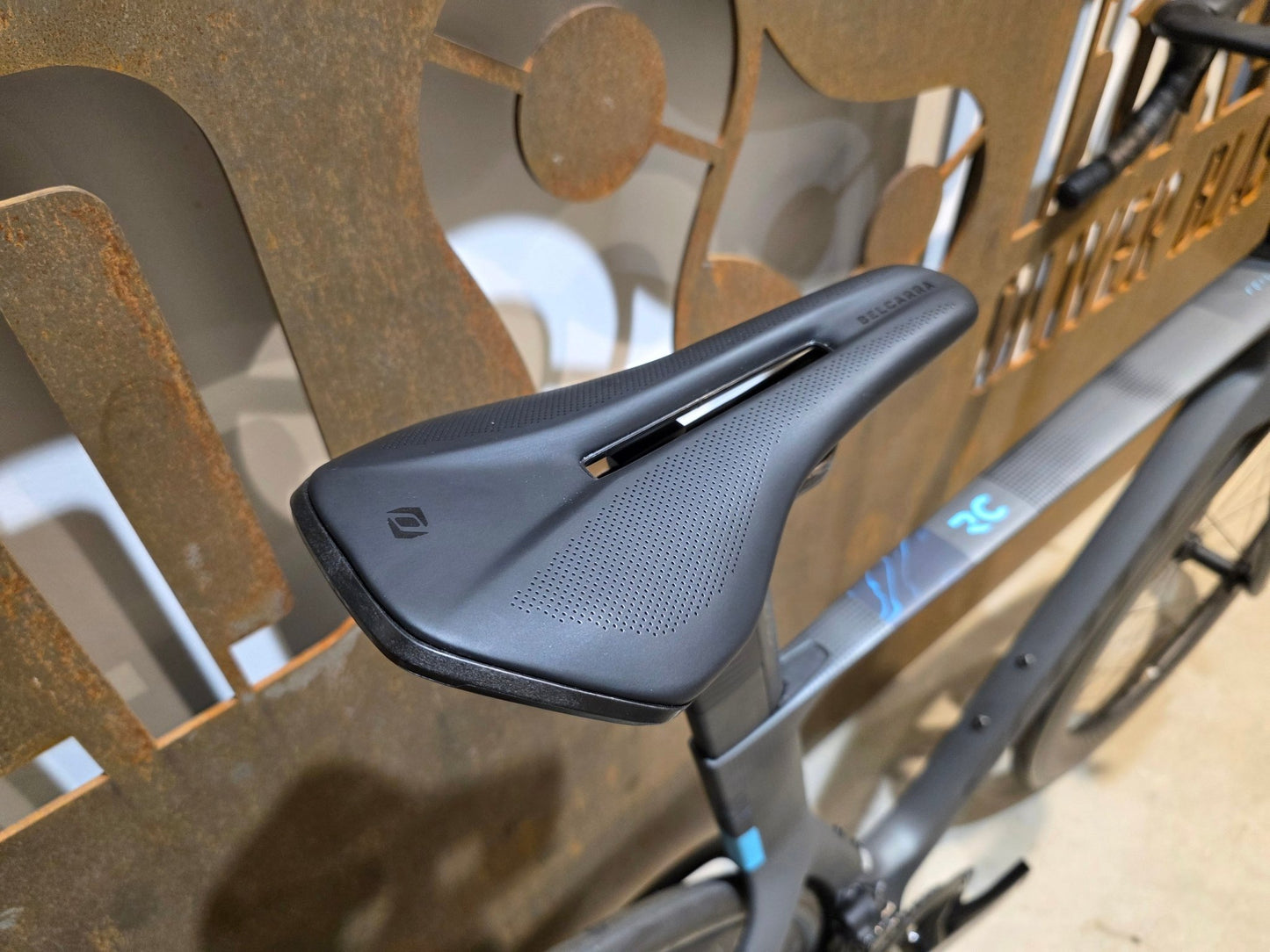 Rennrad von Scott, SCOTT FOIL RC PRO / M vor USEDBIKES - OB.DE Hintergrund