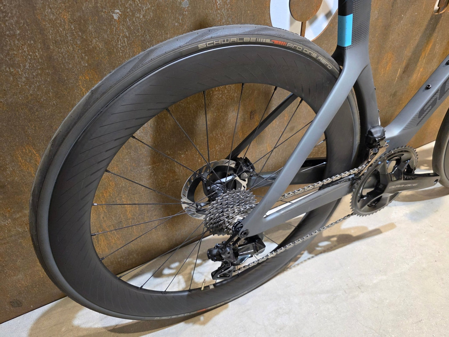 Rennrad von Scott, SCOTT FOIL RC PRO / M vor USEDBIKES - OB.DE Hintergrund