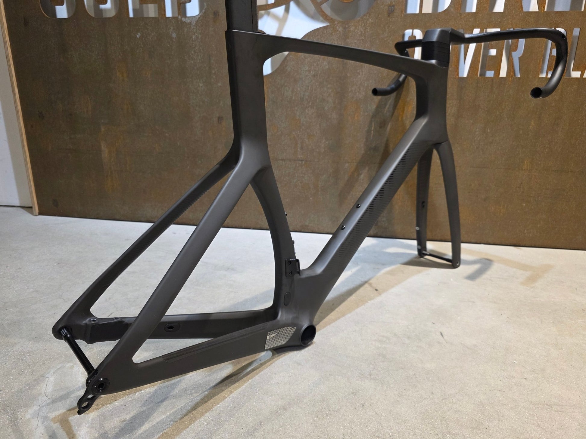 Rennradrahmen von Scott, SCOTT FOIL RC ULTIMATE HMX SL RAHMENSET / XL vor USEDBIKES - OB.DE Hintergrund