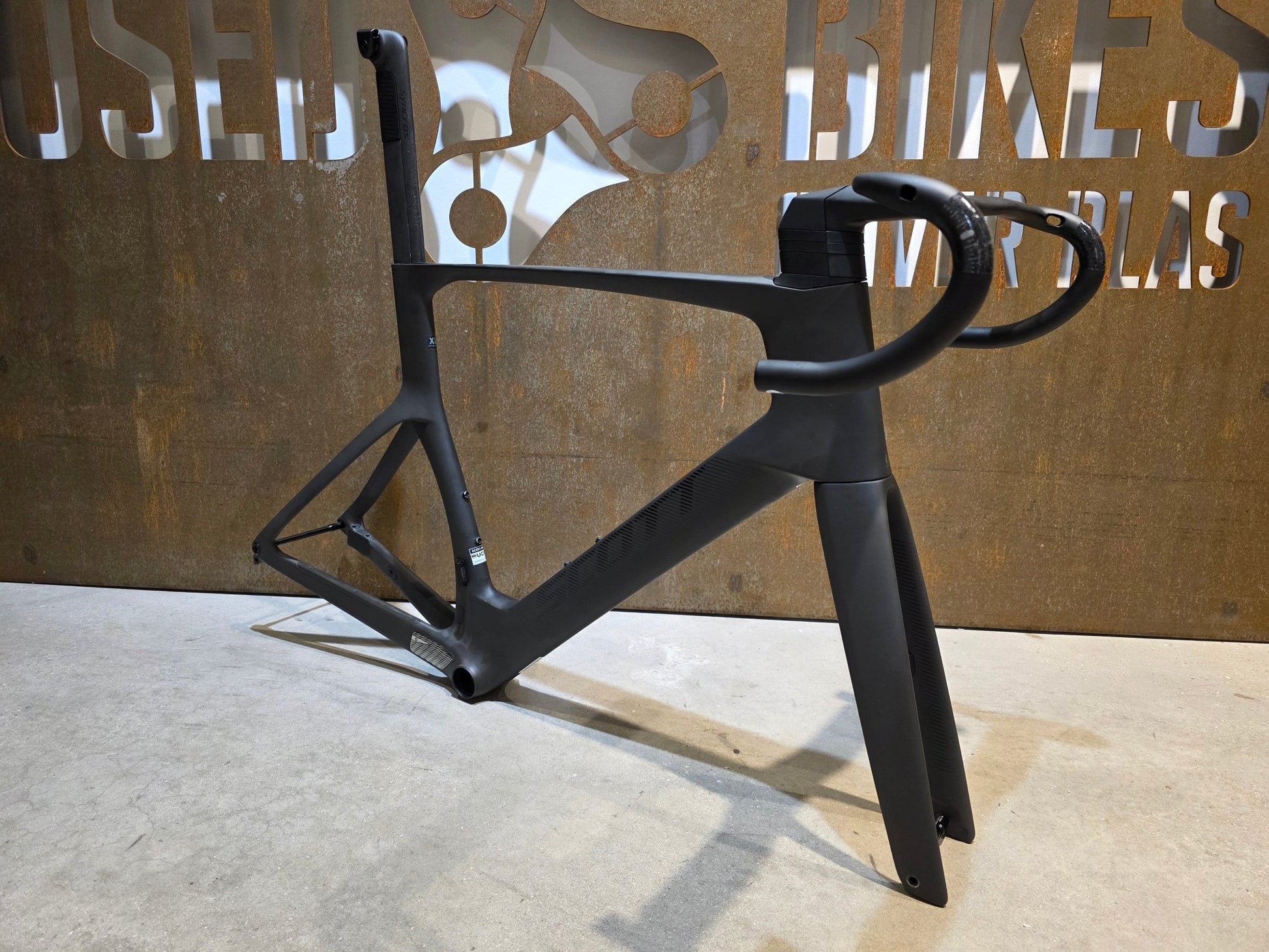 Rennradrahmen von Scott, SCOTT FOIL RC ULTIMATE HMX SL RAHMENSET / XL vor USEDBIKES - OB.DE Hintergrund