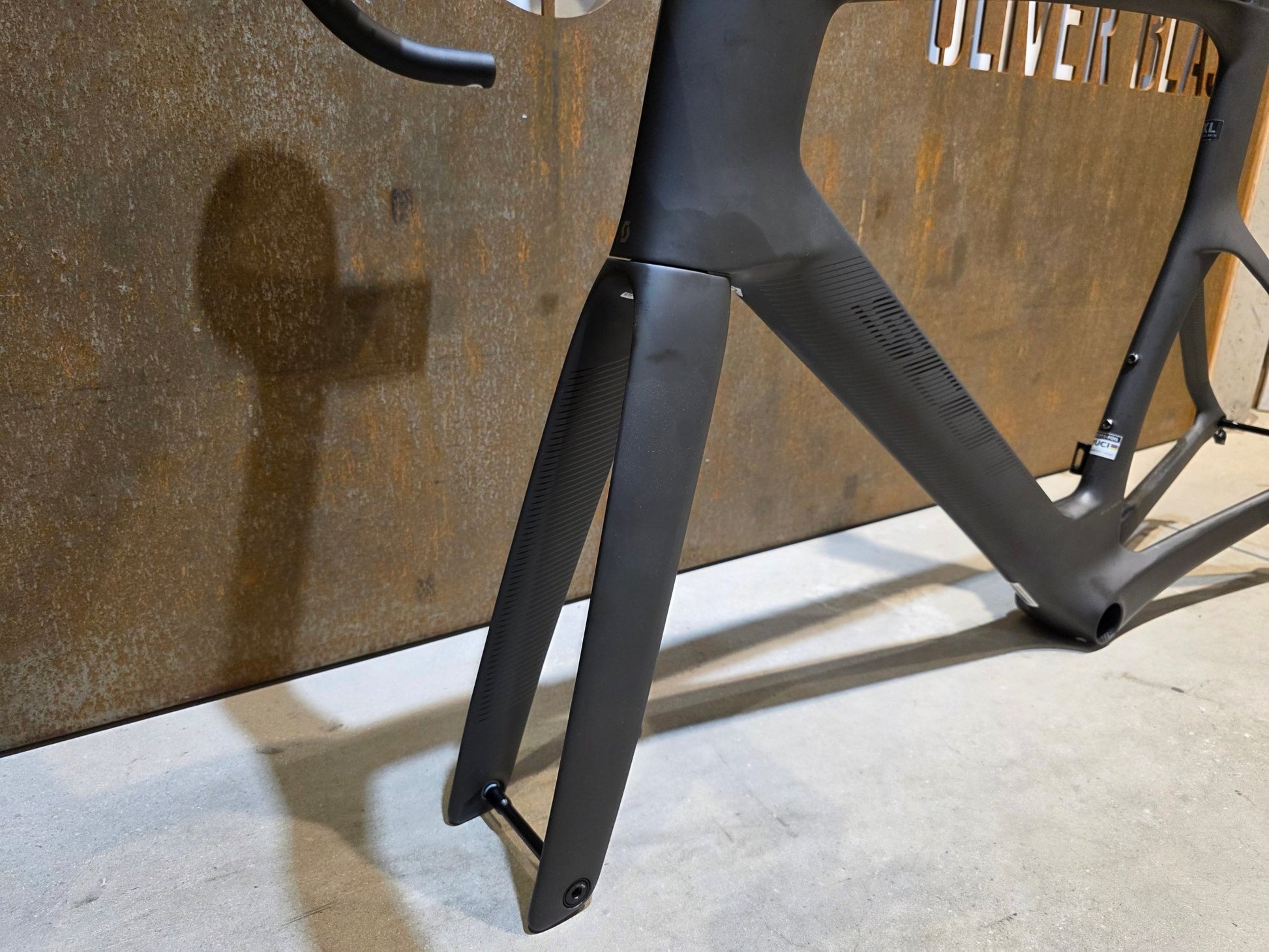 Rennradrahmen von Scott, SCOTT FOIL RC ULTIMATE HMX SL RAHMENSET / XL vor USEDBIKES - OB.DE Hintergrund