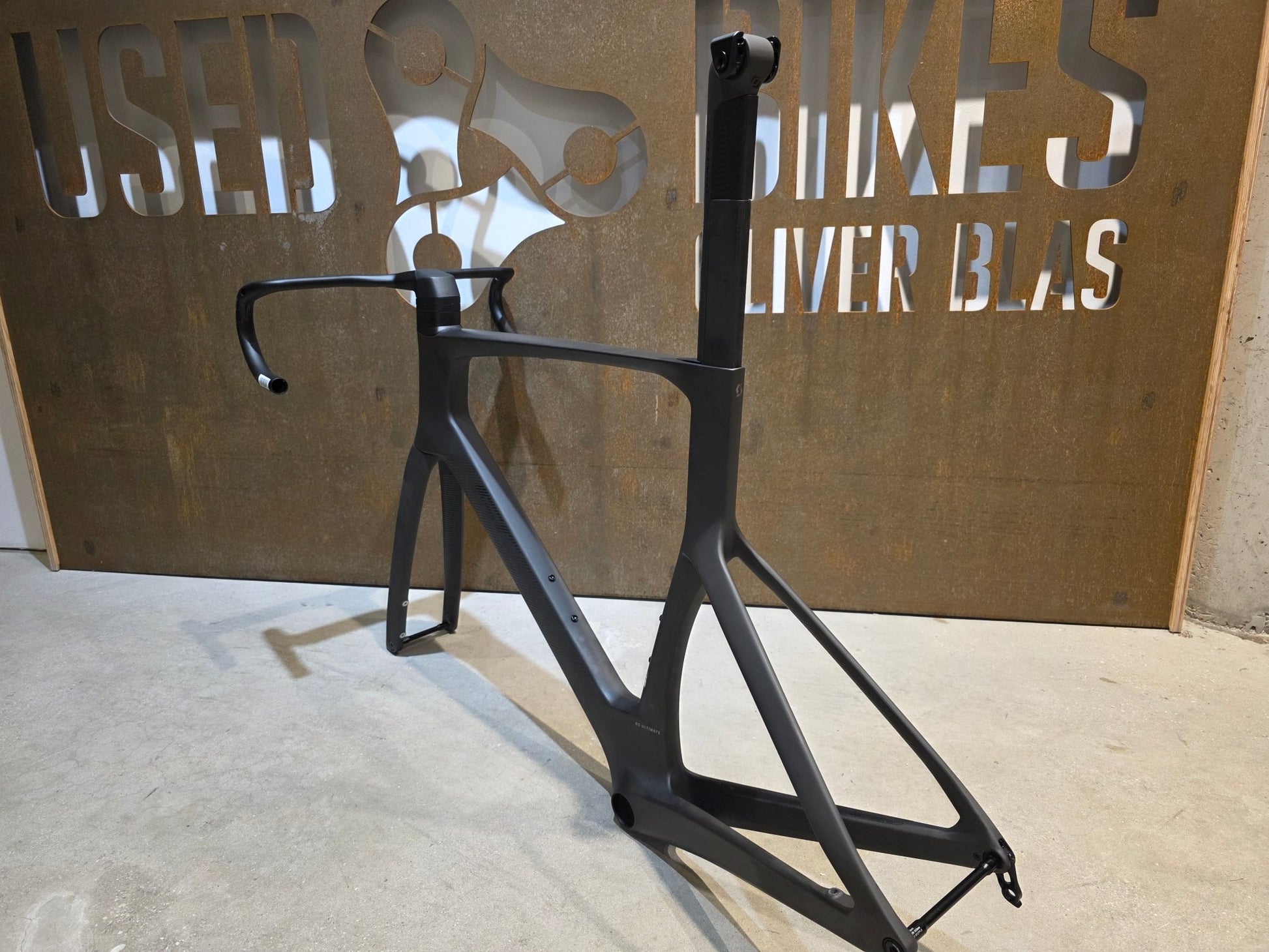 Rennradrahmen von Scott, SCOTT FOIL RC ULTIMATE HMX SL RAHMENSET / XL vor USEDBIKES - OB.DE Hintergrund