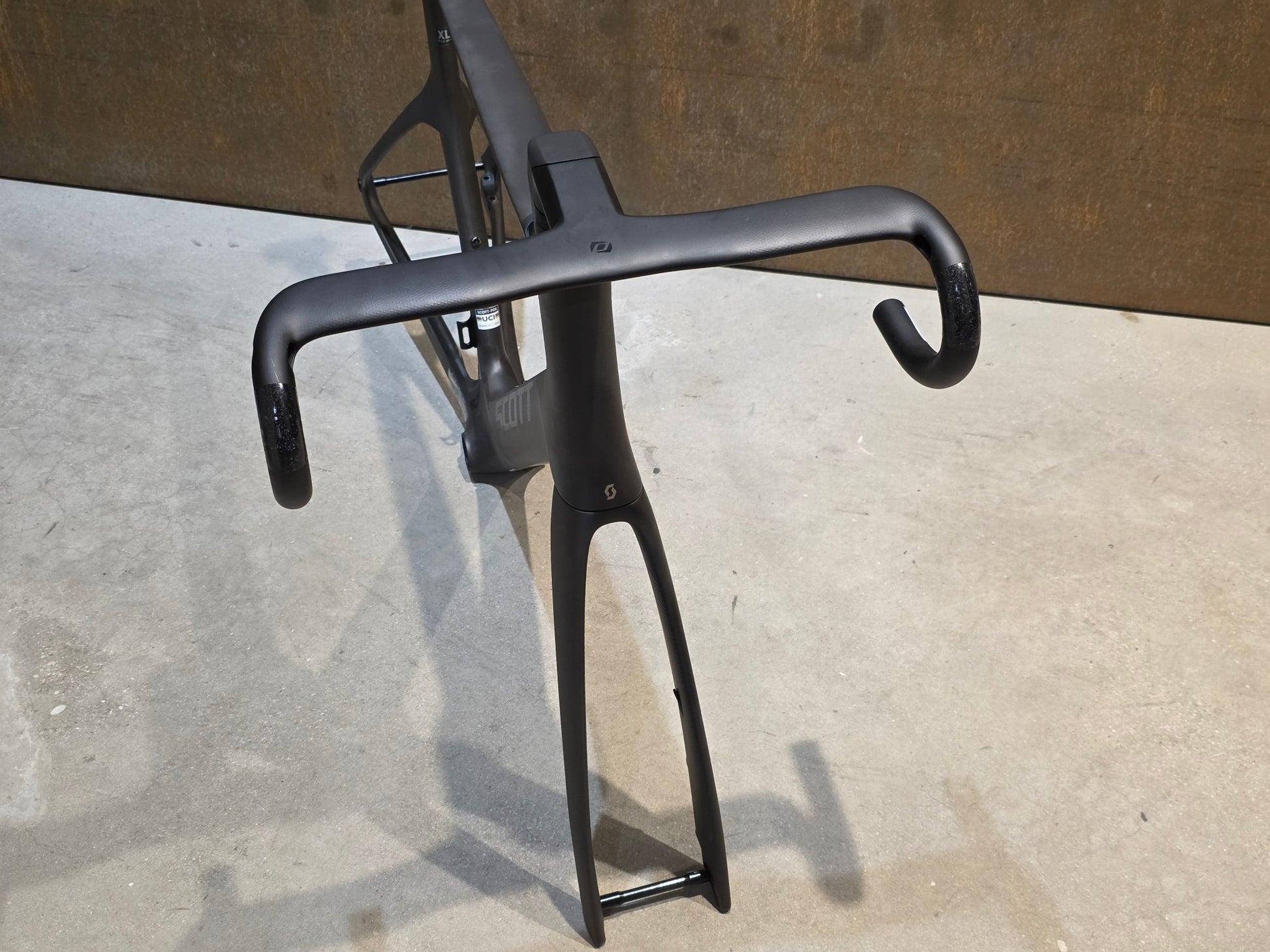 Rennradrahmen von Scott, SCOTT FOIL RC ULTIMATE HMX SL RAHMENSET / XL vor USEDBIKES - OB.DE Hintergrund