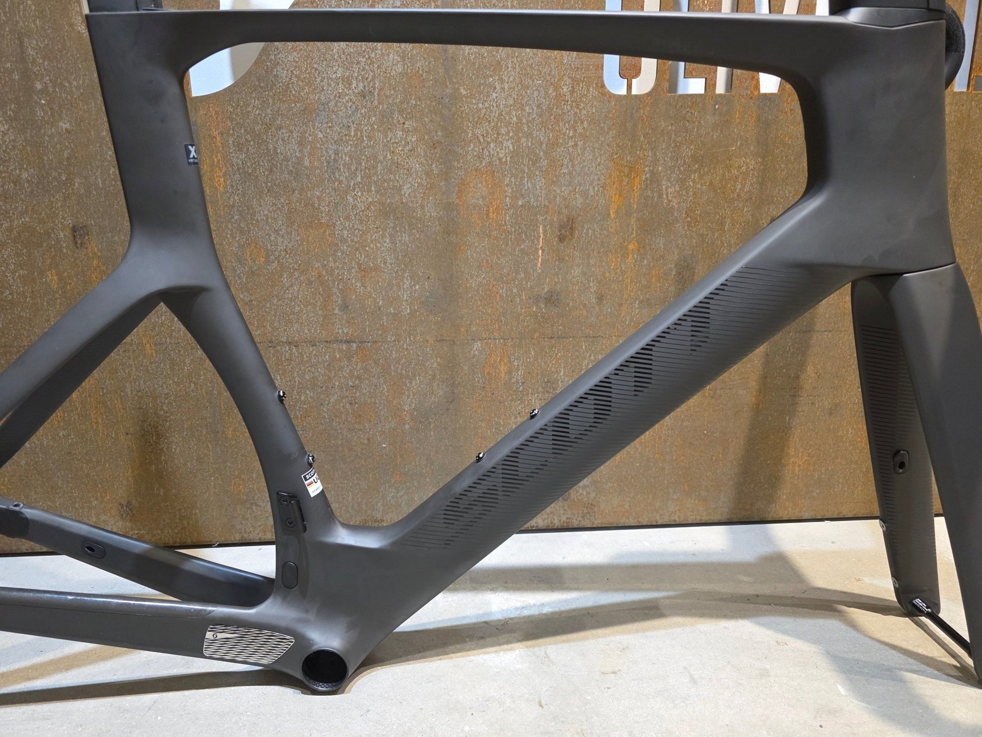 Rennradrahmen von Scott, SCOTT FOIL RC ULTIMATE HMX SL RAHMENSET / XL vor USEDBIKES - OB.DE Hintergrund