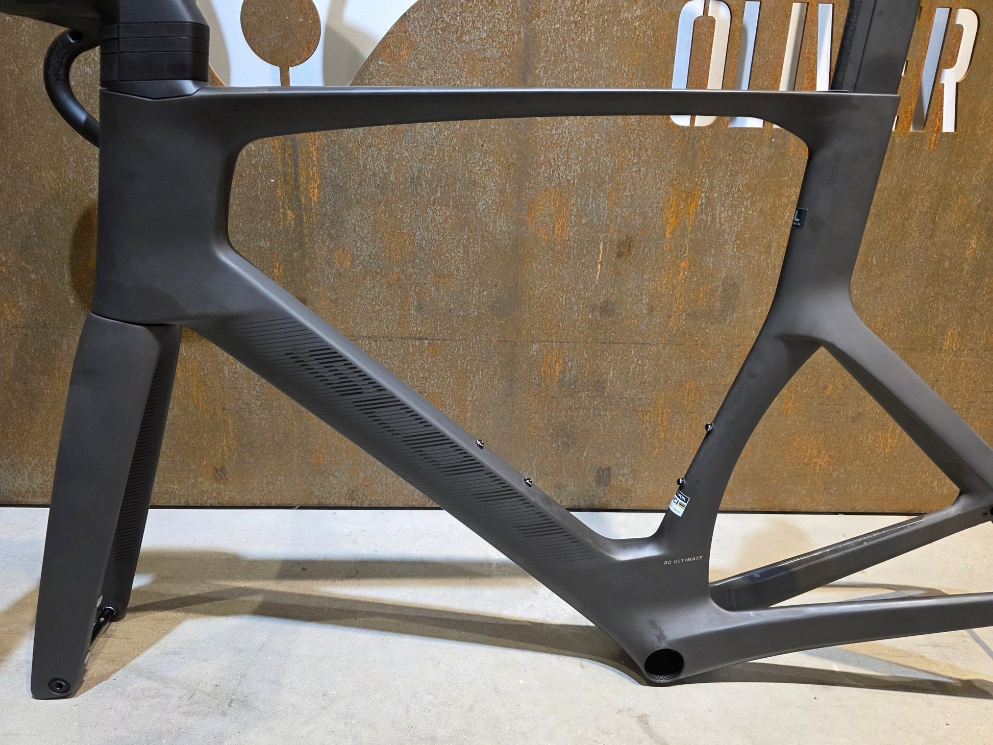 Rennradrahmen von Scott, SCOTT FOIL RC ULTIMATE HMX SL RAHMENSET / XL vor USEDBIKES - OB.DE Hintergrund